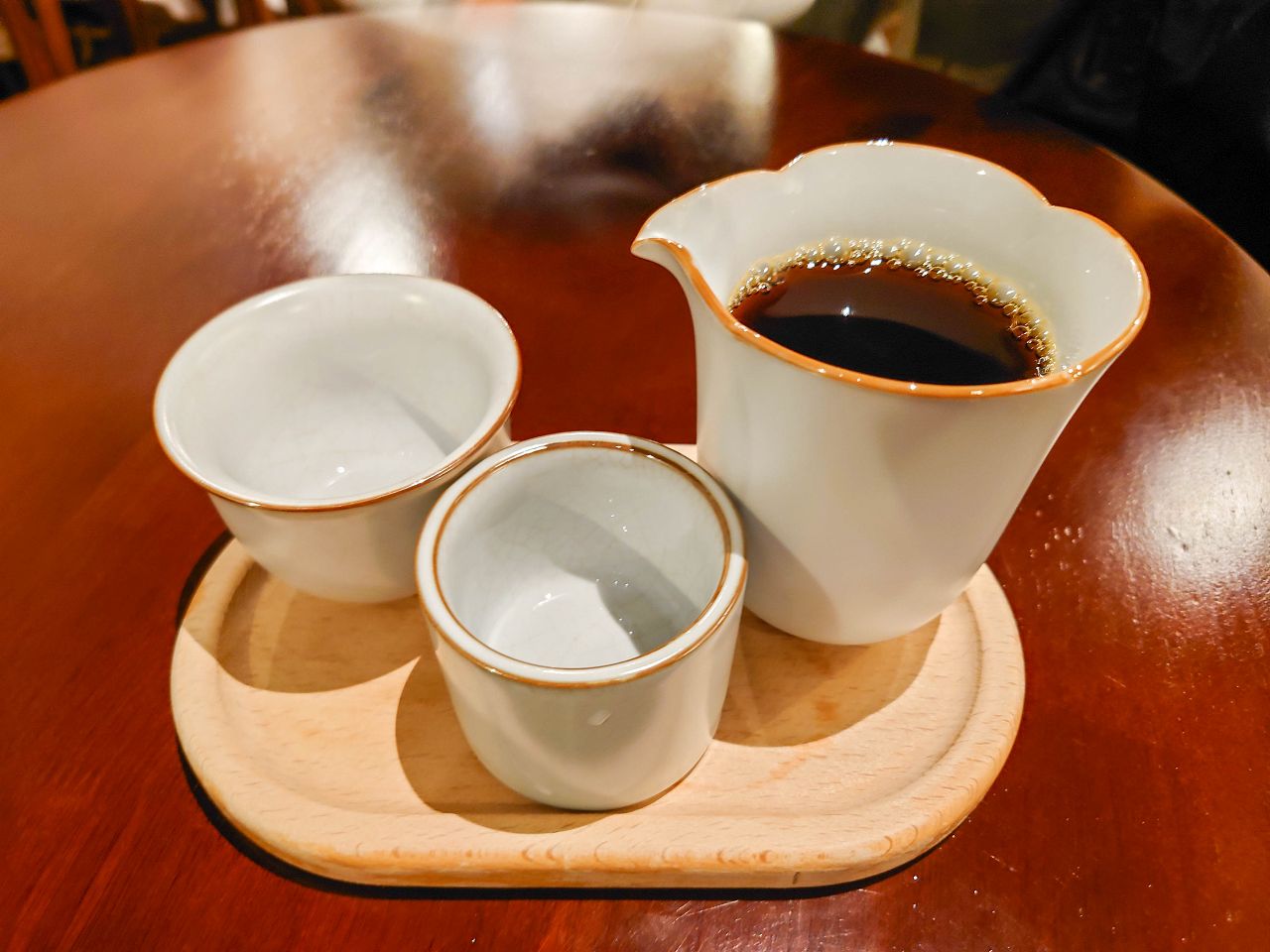 [食記][高雄市] Falling in 啡湮 — 新堀江商圈附近巷弄內設在老屋2樓的復古風格甜點咖啡廳