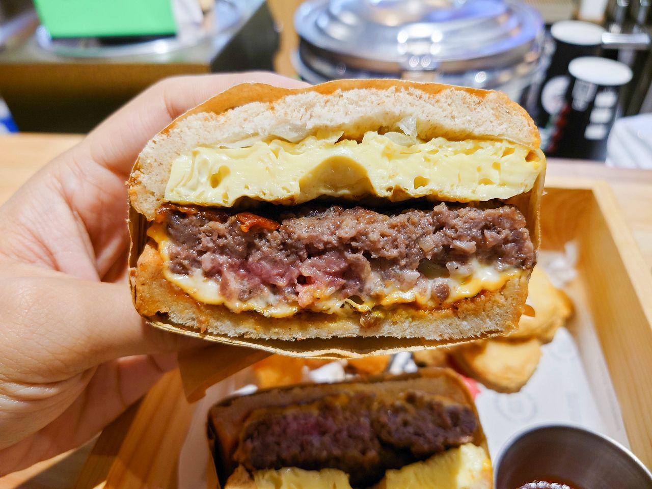 [食記][新北市][板橋區] 肉sandwich 板橋新埔店 — 創意口味的三明治和蛋餅，三明治的肉排厚又實在。