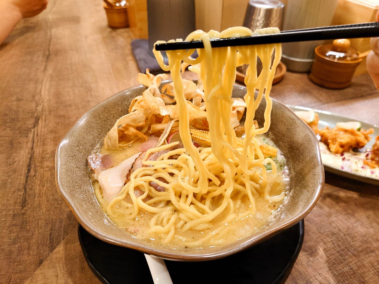 [食記][台北市] 麵屋鶴立 — 濃郁香醇不厚重的雞白湯拉麵