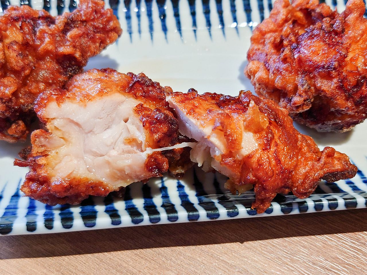 [食記][高雄市] 麵屋竈 Menya Kama — 巨蛋商圈拉麵店推薦，滿滿濃郁蝦鮮味的濃厚海老拉麵和沾麵。