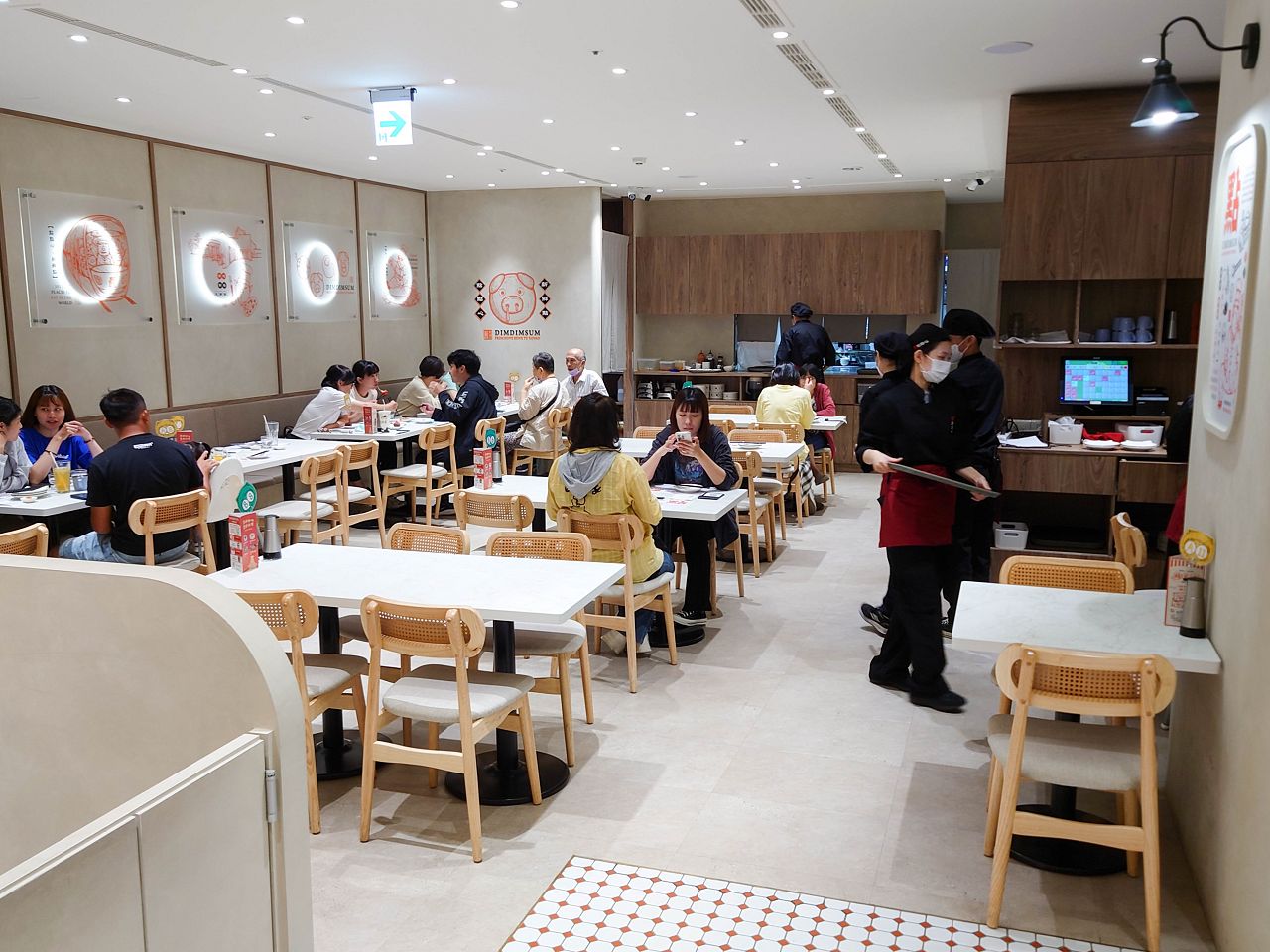 [食記][高雄市] 點點心 漢神巨蛋店 — 自行翻炒香氣十足的食神爆炒牛肉河粉