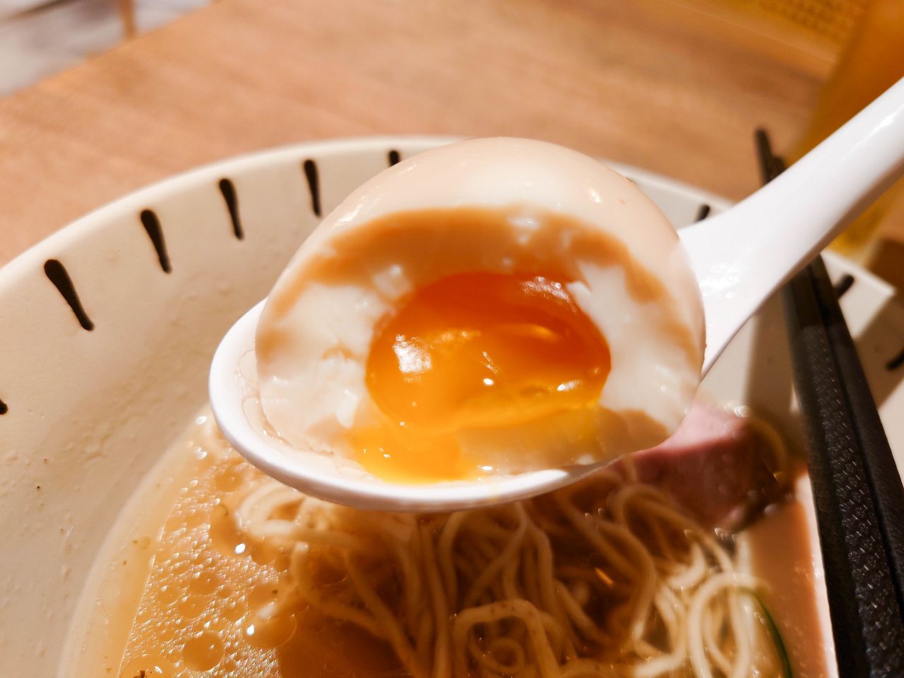 [食記][台北市] 麵屋鶴立 — 濃郁香醇不厚重的雞白湯拉麵