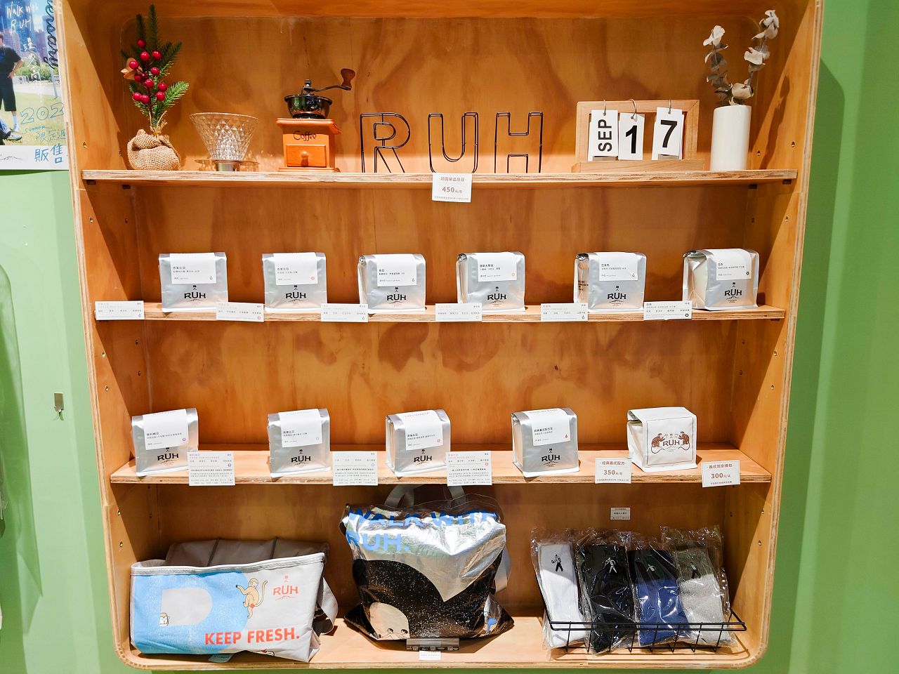 [食記][高雄市] 路人咖啡4號店 Ruh Cafe No.4 — 捷運美麗島站內咖啡廳推薦