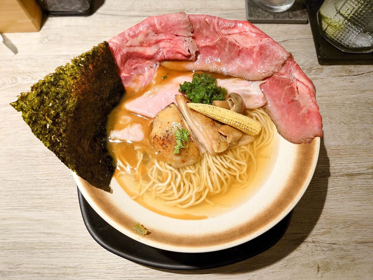 [食記][台北市] 木麒麟拉麵 — 主打備長炭煙燻湯頭拉麵