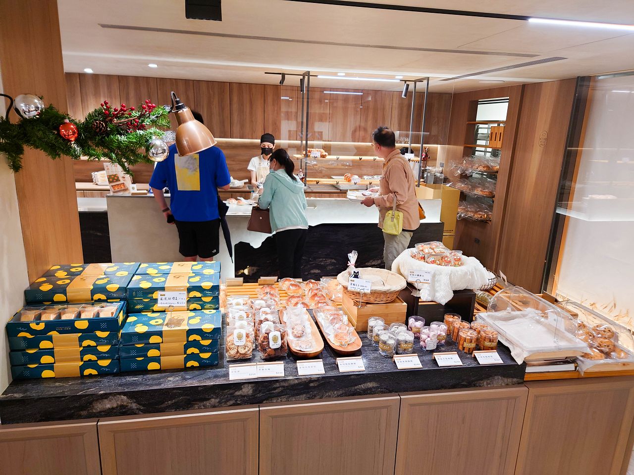 [食記][台北市] 陳耀訓·麵包埠 Yoshi Bakery — 世界冠軍麵包師傅創立的麵包店，每逢中秋檔期超熱賣的紅土蛋黃酥。
