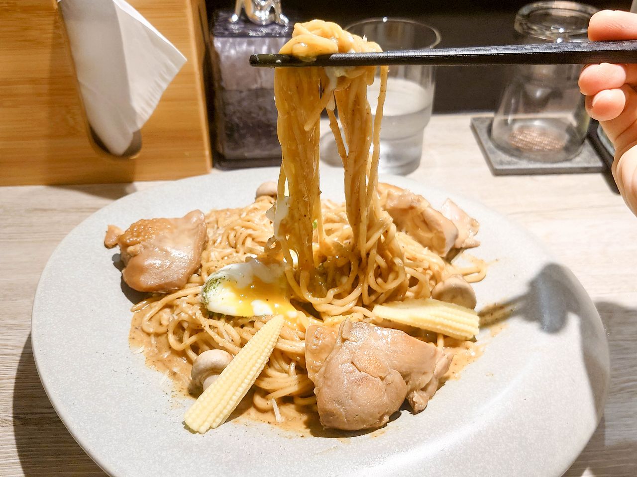[食記][台北市] 木麒麟拉麵 — 主打備長炭煙燻湯頭拉麵