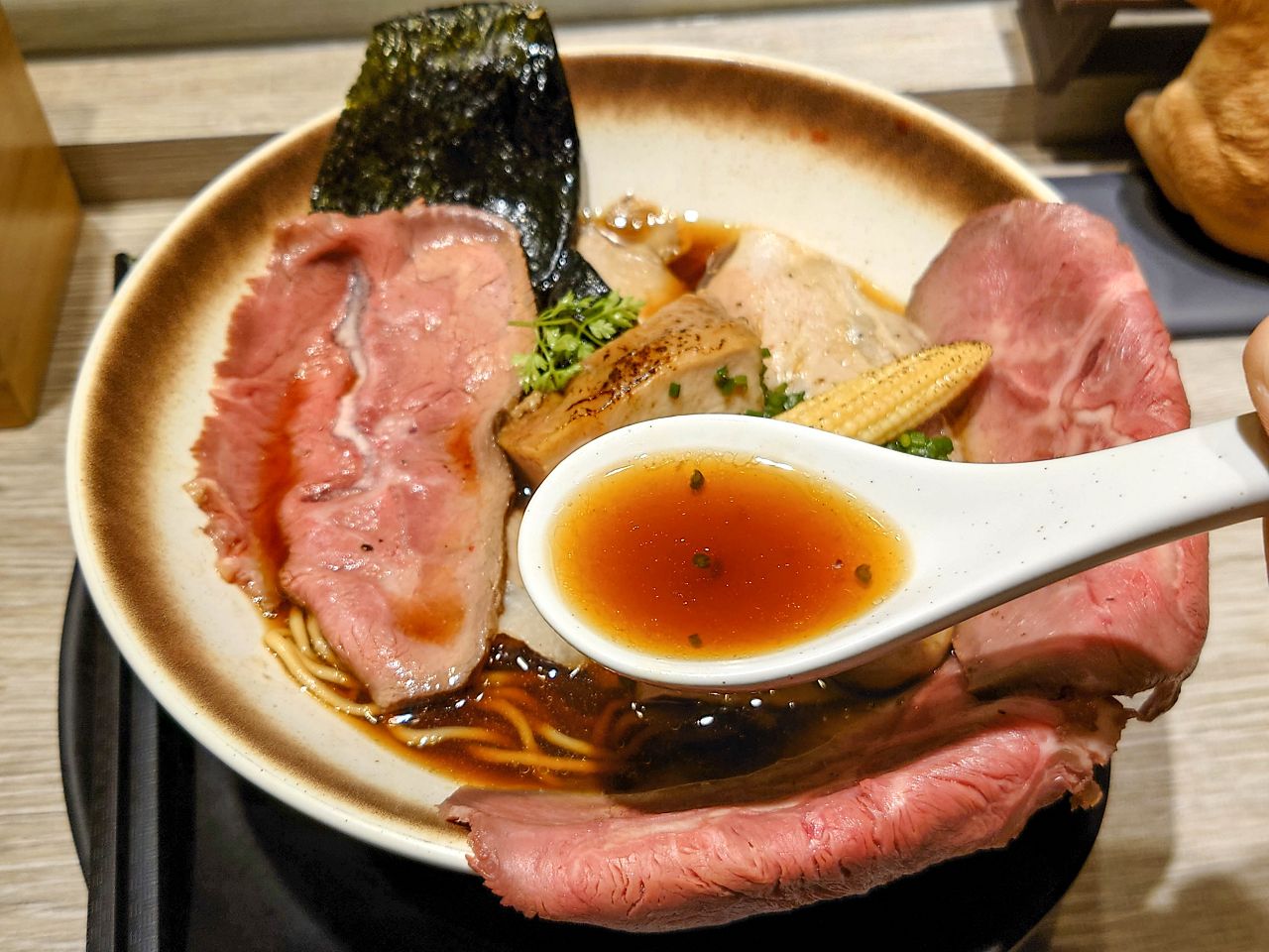 [食記][台北市] 木麒麟拉麵 — 主打備長炭煙燻湯頭拉麵