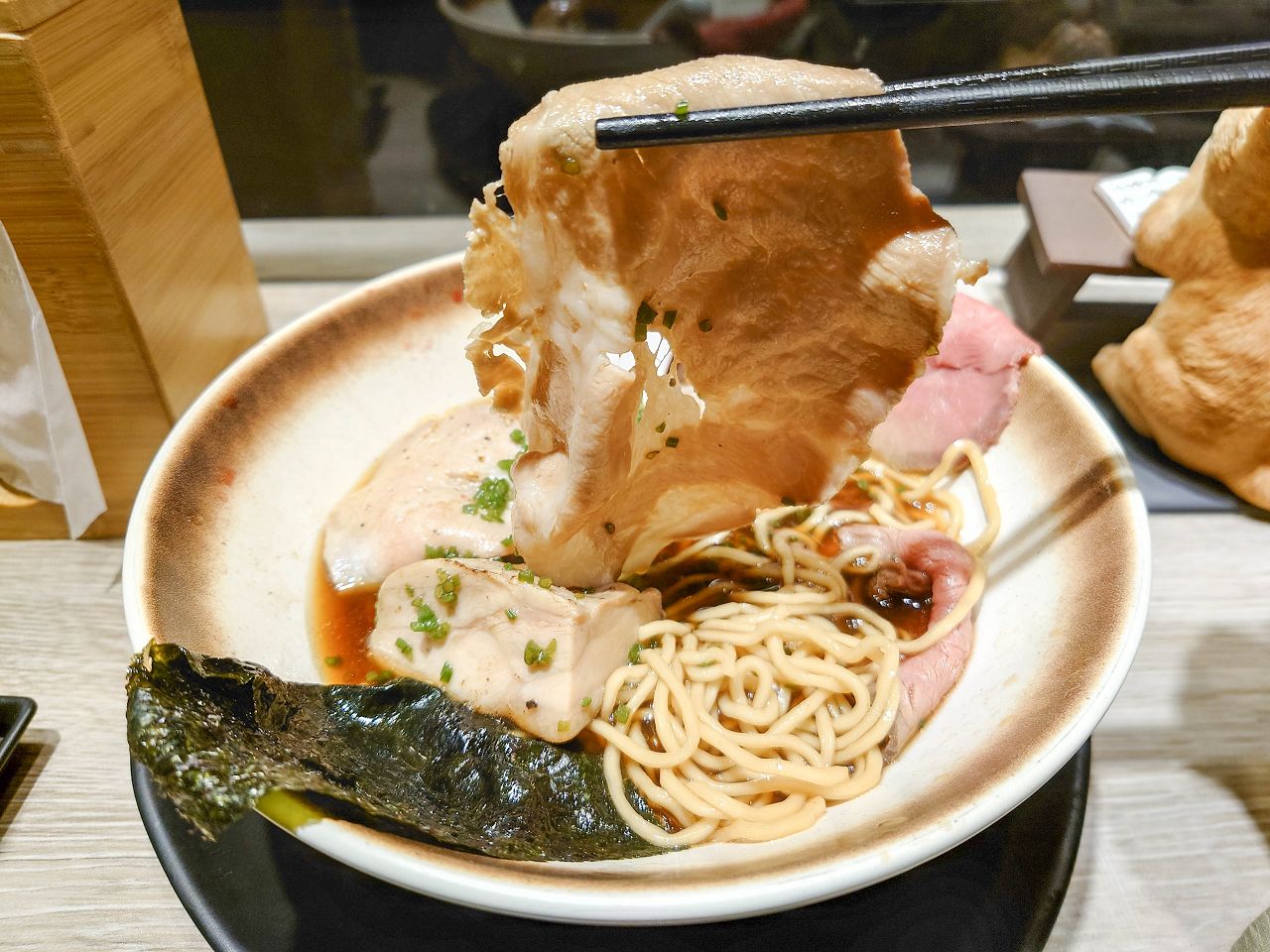 [食記][台北市] 木麒麟拉麵 — 主打備長炭煙燻湯頭拉麵