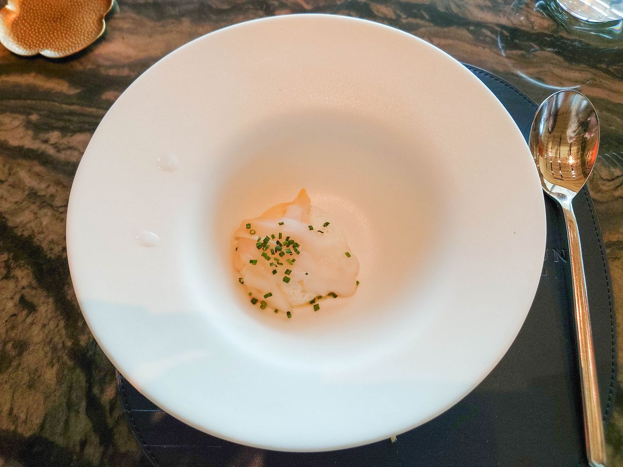 [食記][新北市][新莊區] 旨醞 鐵板料理 — 饗賓旗下高級鐵板燒餐廳，設在新莊宏匯i-Tower 38樓，享用頂級鐵板燒料理又能俯瞰雙北繁華市景。