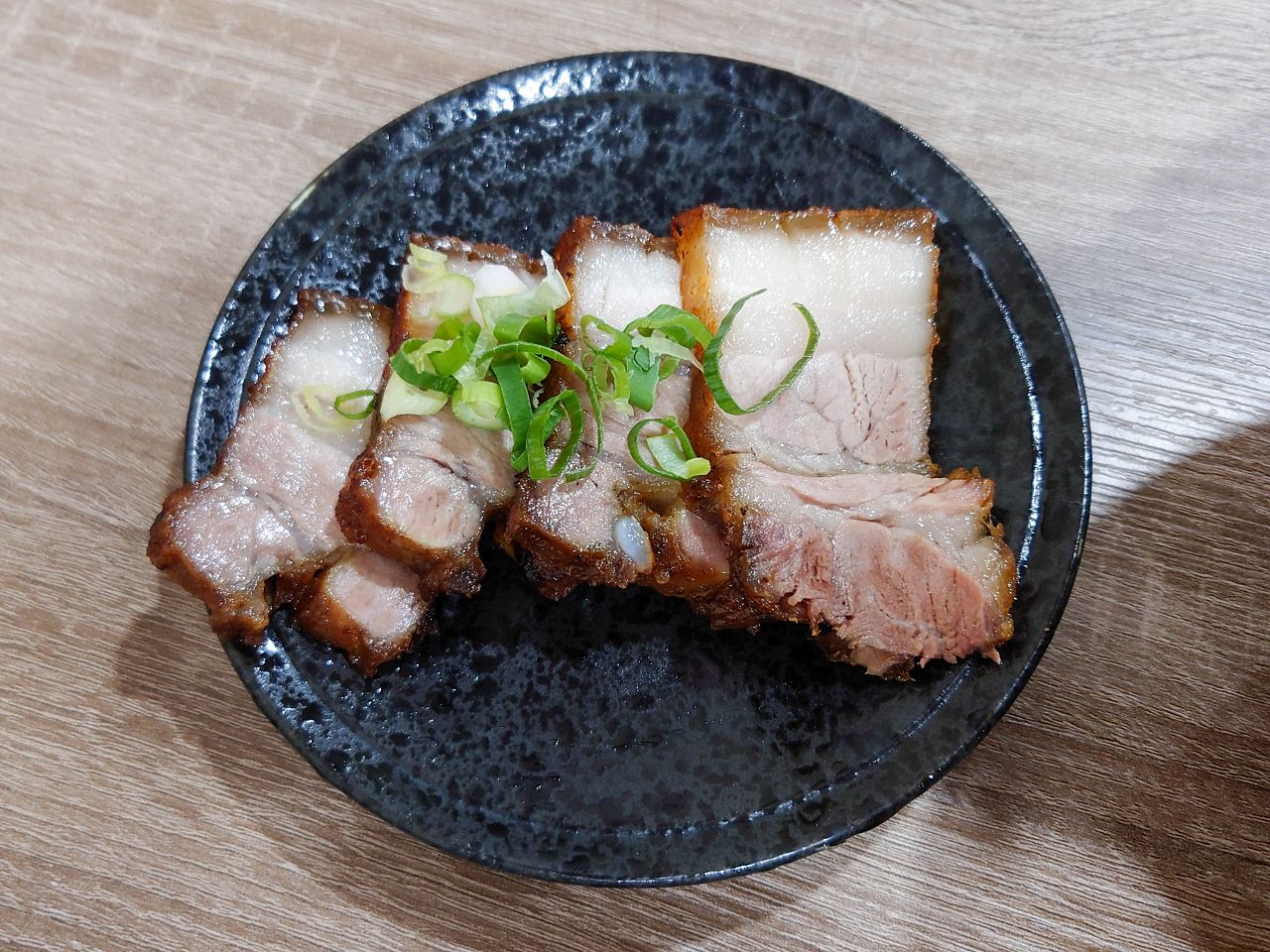 [食記][高雄市] 我愛螺螺螄粉 — 興中路花市螺螄粉專賣店，推薦搭配脆皮肉、牛腱肉、麻辣鴨血的螺螄粉。