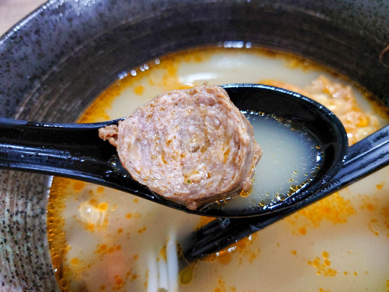 [食記][高雄市] 我愛螺螺螄粉 — 興中路花市螺螄粉專賣店，推薦搭配脆皮肉、牛腱肉、麻辣鴨血的螺螄粉。