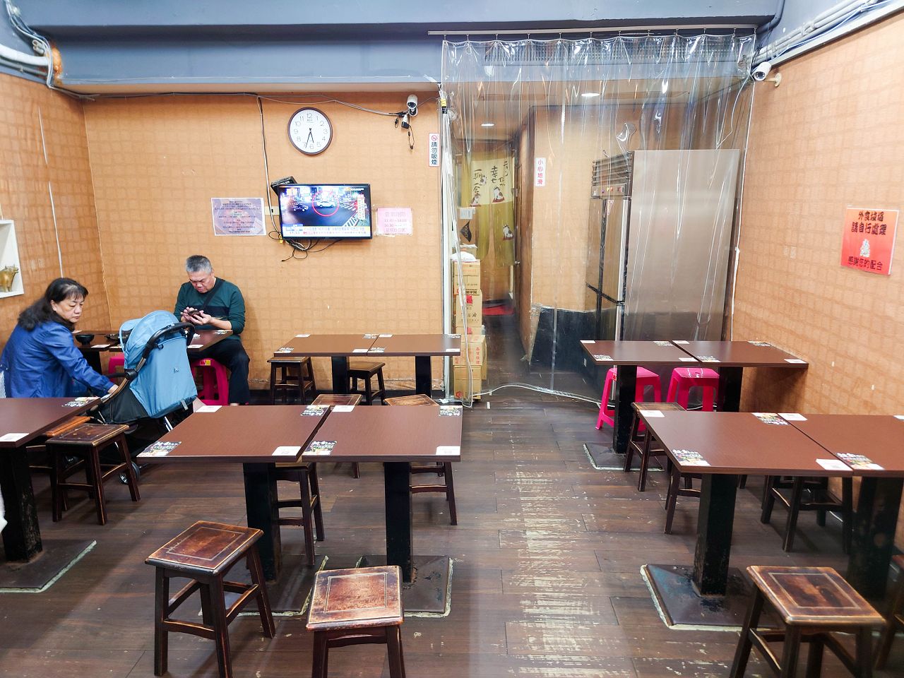 [食記][台北市] 飄香牛肉麵館 — 寧夏夜市牛肉麵館，曾榮獲2023年台北國際牛肉麵節紅燒組銀牌！