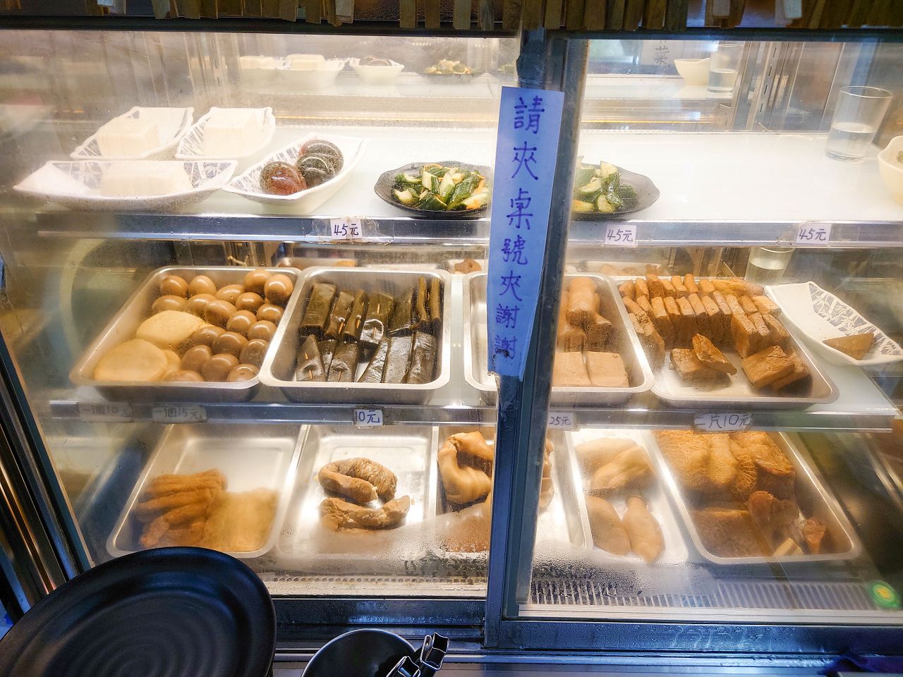 [食記][台北市] 飄香牛肉麵館 — 寧夏夜市牛肉麵館，曾榮獲2023年台北國際牛肉麵節紅燒組銀牌！