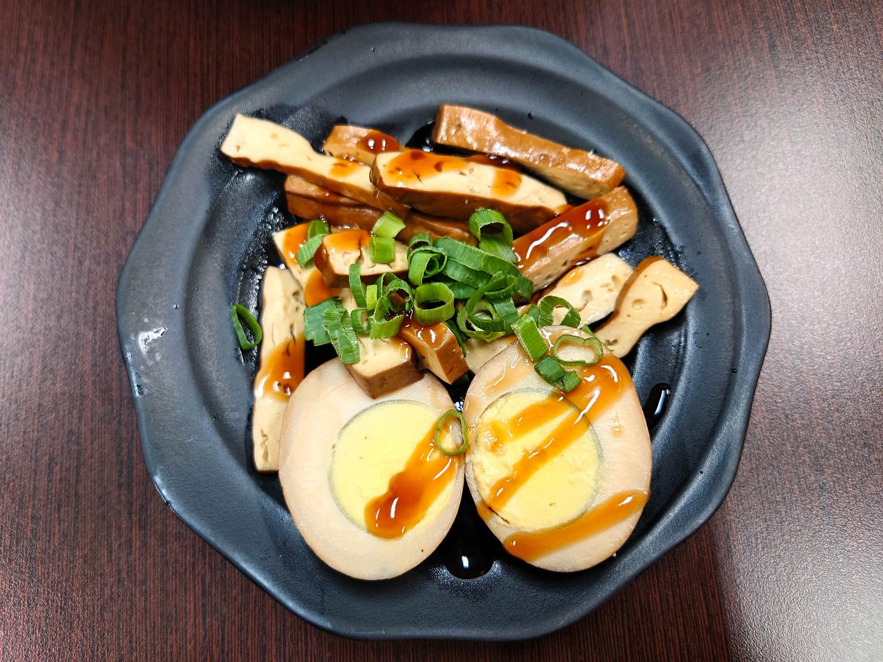 [食記][台北市] 飄香牛肉麵館 — 寧夏夜市牛肉麵館，曾榮獲2023年台北國際牛肉麵節紅燒組銀牌！
