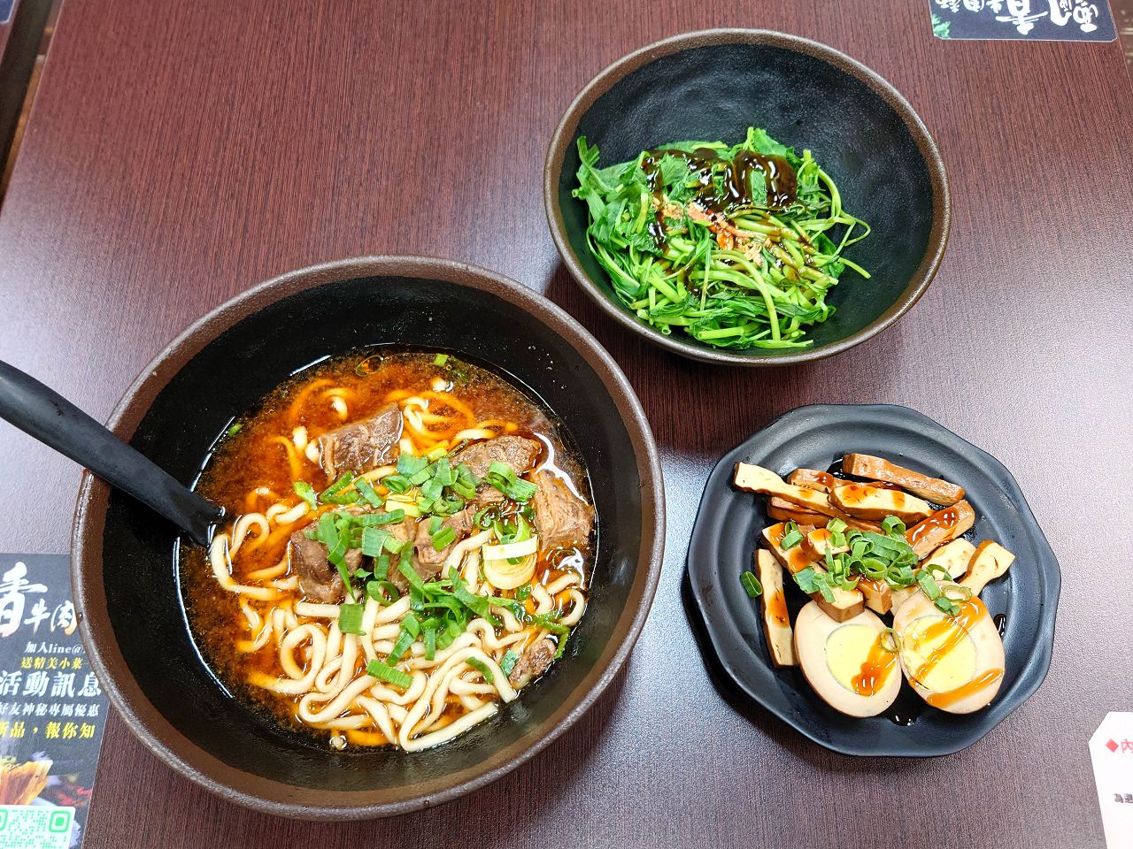 [食記][台北市] 飄香牛肉麵館 — 寧夏夜市牛肉麵館，曾榮獲2023年台北國際牛肉麵節紅燒組銀牌！