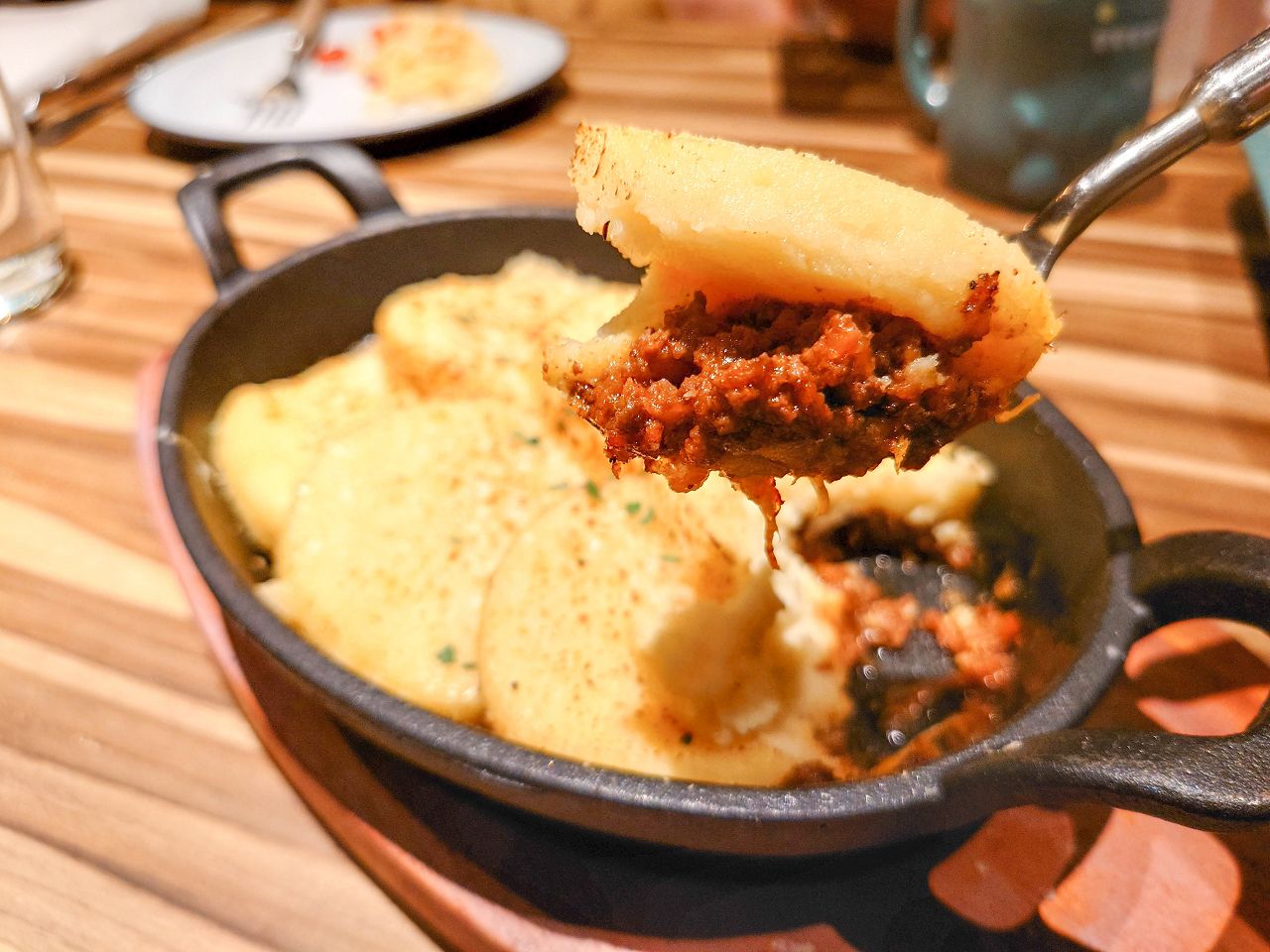 [食記][台北市] Reale Cucina Italiana — 仁愛路圓環旁巷弄內義式餐廳，竹北彼刻義式餐酒館的姊妹店。