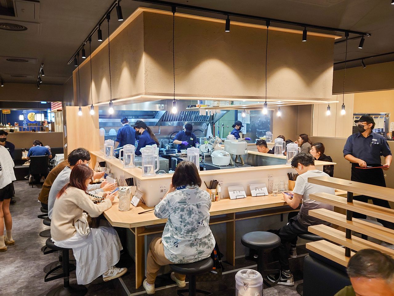 [食記][高雄市] 二層泡雞白湯神宮寺拉麵 漢神巨蛋店 — 來自日本名古屋主打二層泡雞白湯拉麵名店，海外直營首店設在漢神巨蛋。