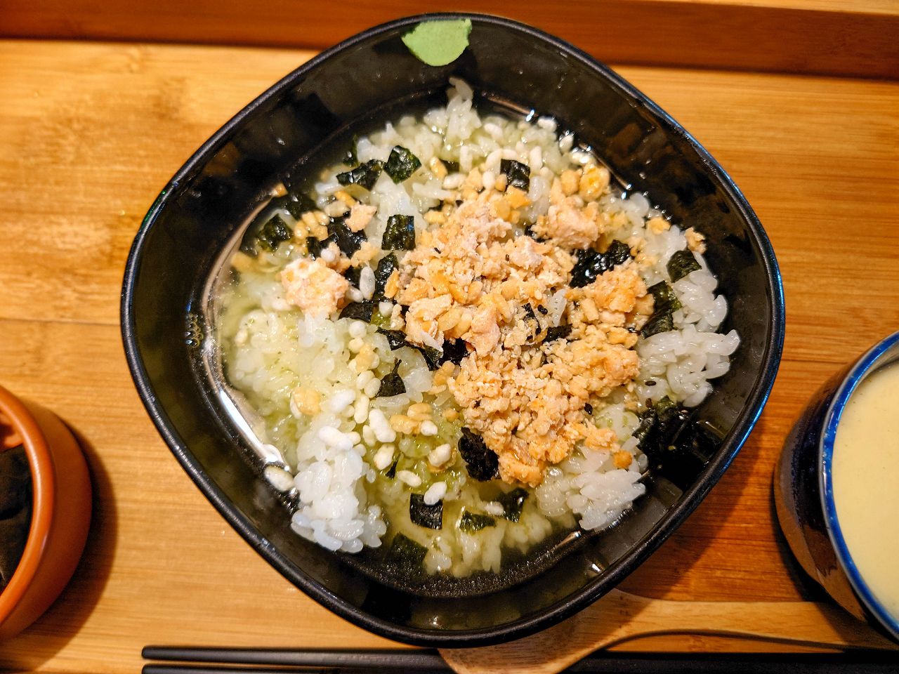 [食記][高雄市] 丸叁食伍 — 捷運信義國小站附近老屋內主打日式定食、飯糰、茶泡飯的餐廳
