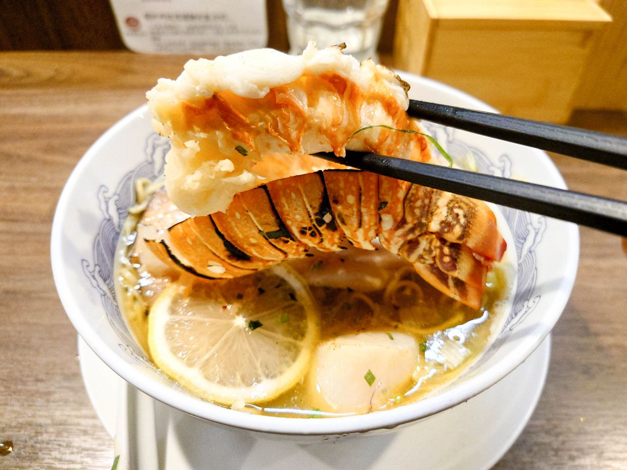 [食記][台北市] 塩琉 林森店 — 主打龍蝦、干貝塩味拉麵，加入龍蝦尾的超豪華SP真龍蝦清湯拉麵。