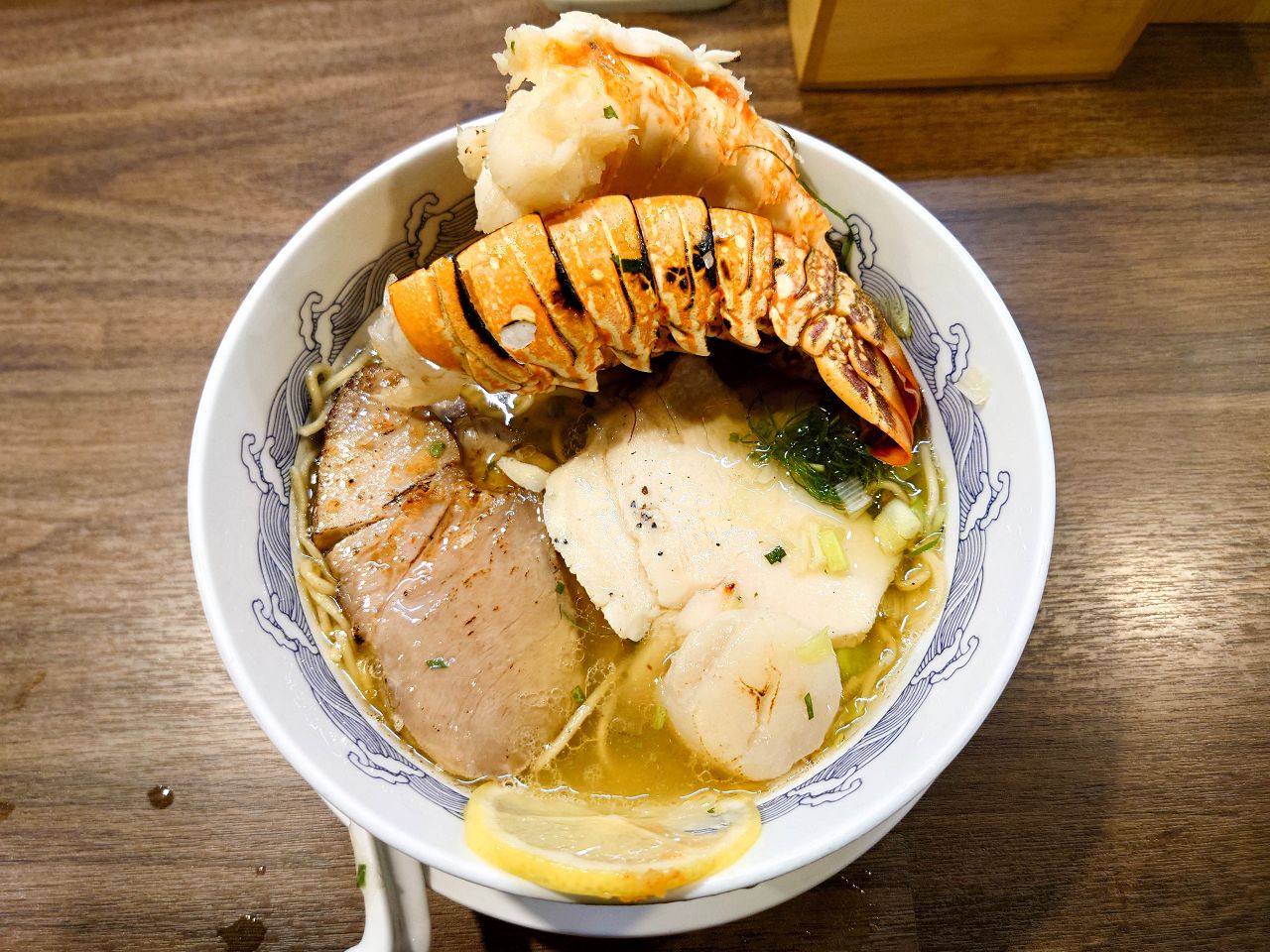 [食記][台北市] 塩琉 林森店 — 主打龍蝦、干貝塩味拉麵，加入龍蝦尾的超豪華SP真龍蝦清湯拉麵。