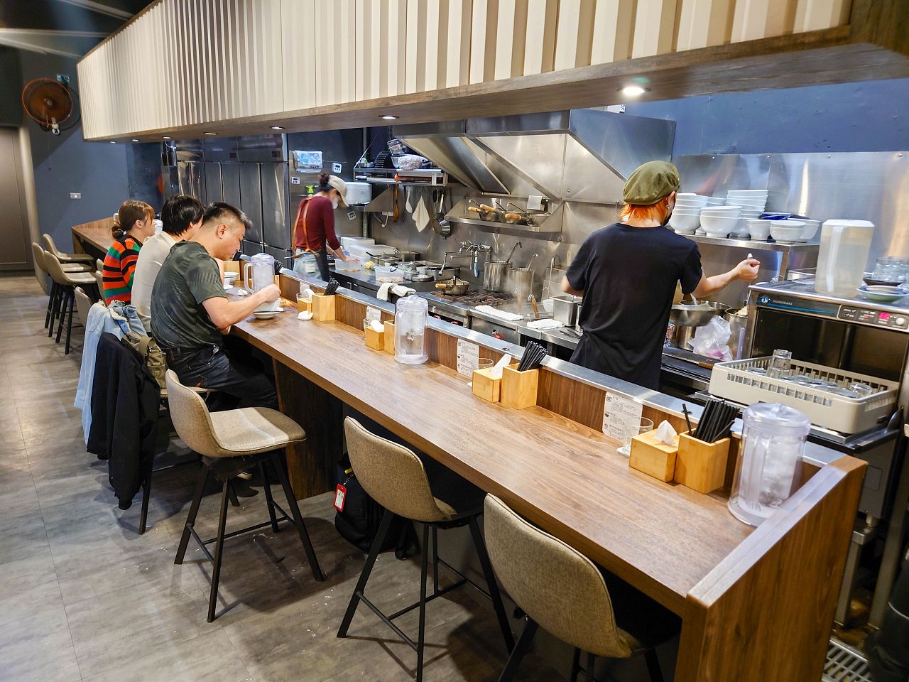 [食記][台北市] 塩琉 林森店 — 主打龍蝦、干貝塩味拉麵，加入龍蝦尾的超豪華SP真龍蝦清湯拉麵。