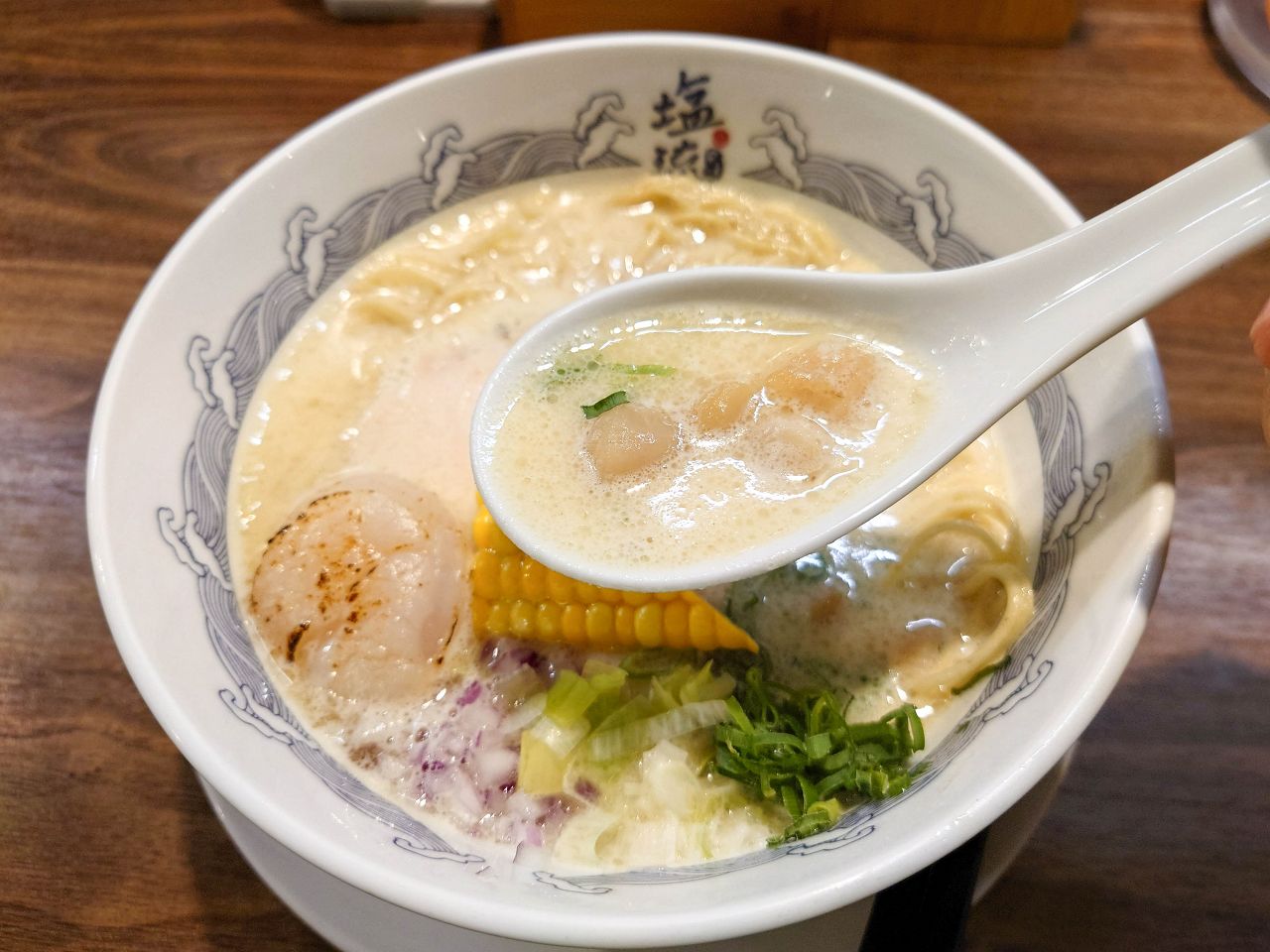 [食記][台北市] 塩琉 林森店 — 主打龍蝦、干貝塩味拉麵，加入龍蝦尾的超豪華SP真龍蝦清湯拉麵。