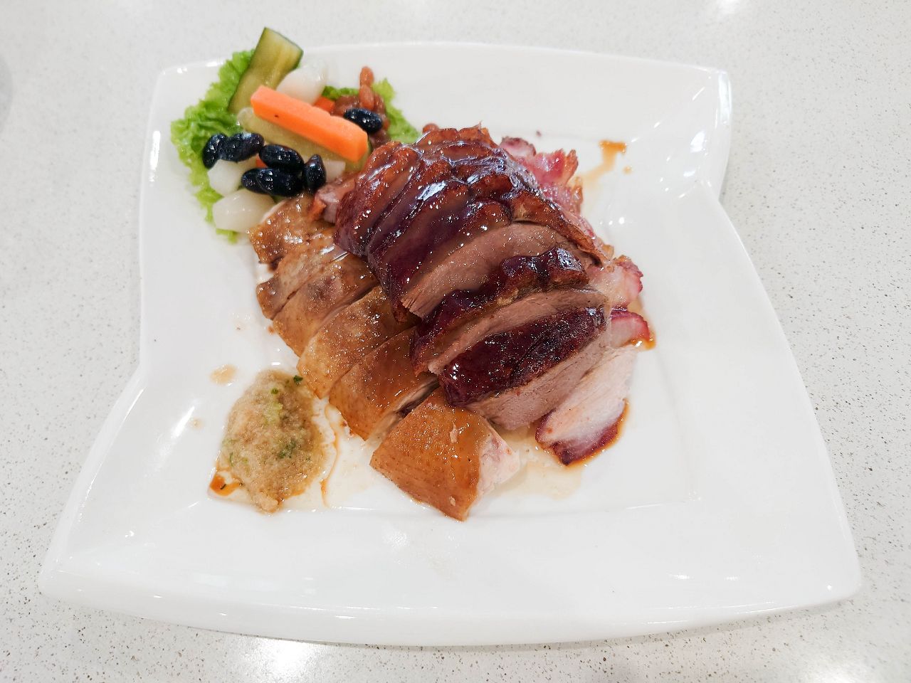 [食記][高雄市] 粵心坊港式創意料理 博愛旗艦店 — 捷運生態園區站旁港式燒臘、點心推薦