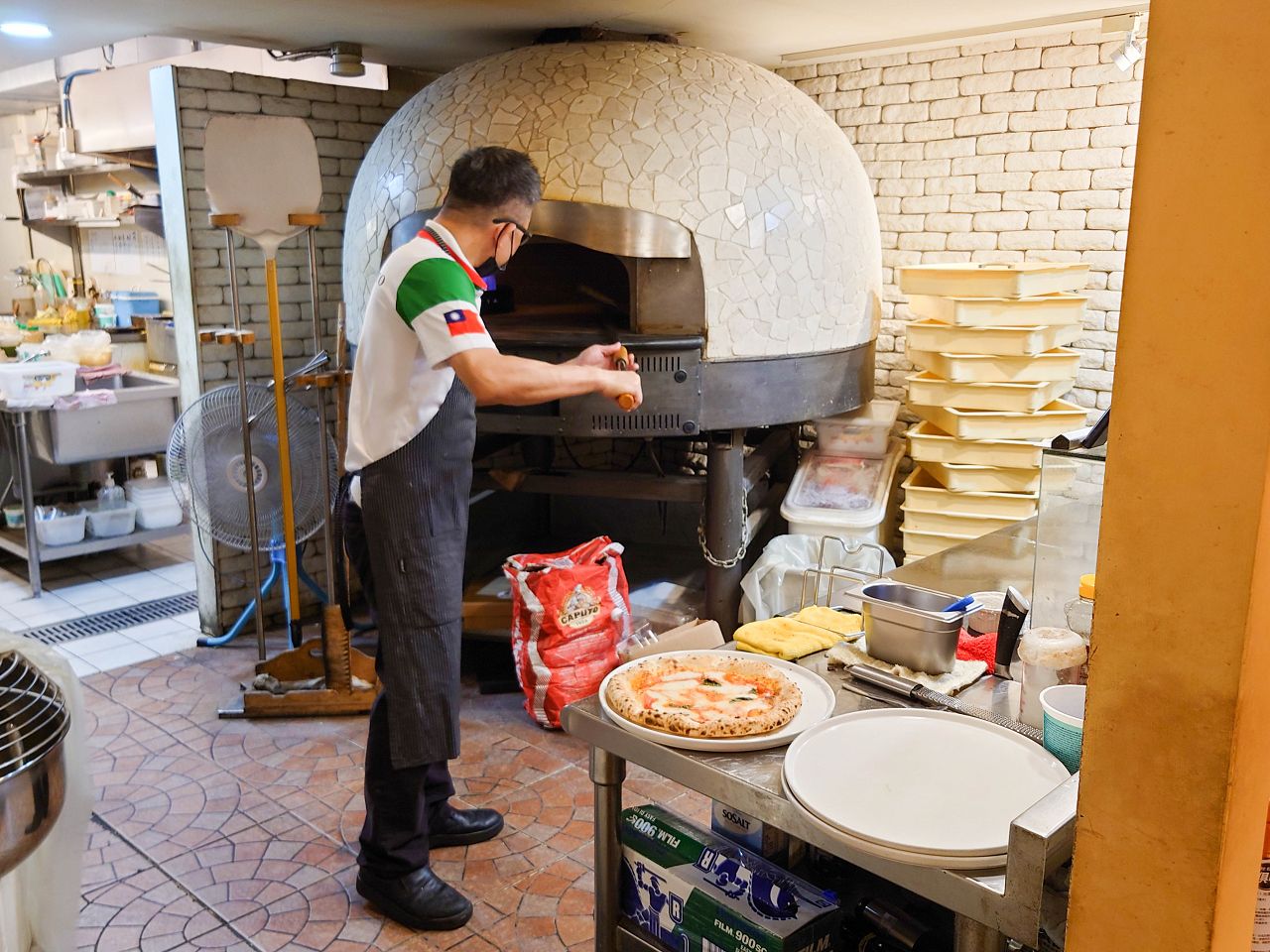 [食記][台北市] 淬義 Pizzeria & Trattoria Tre — 內湖義式餐廳推薦，店裡打造出義大利街景風貌讓人猶如置身歐洲般，供應正統義式窯烤披薩。