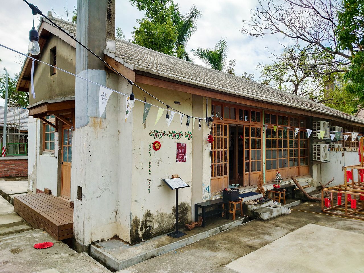 [食記][高雄市][鳳山區] 夢群島文化書室 — 黃埔新村老屋內文化書屋兼咖啡廳