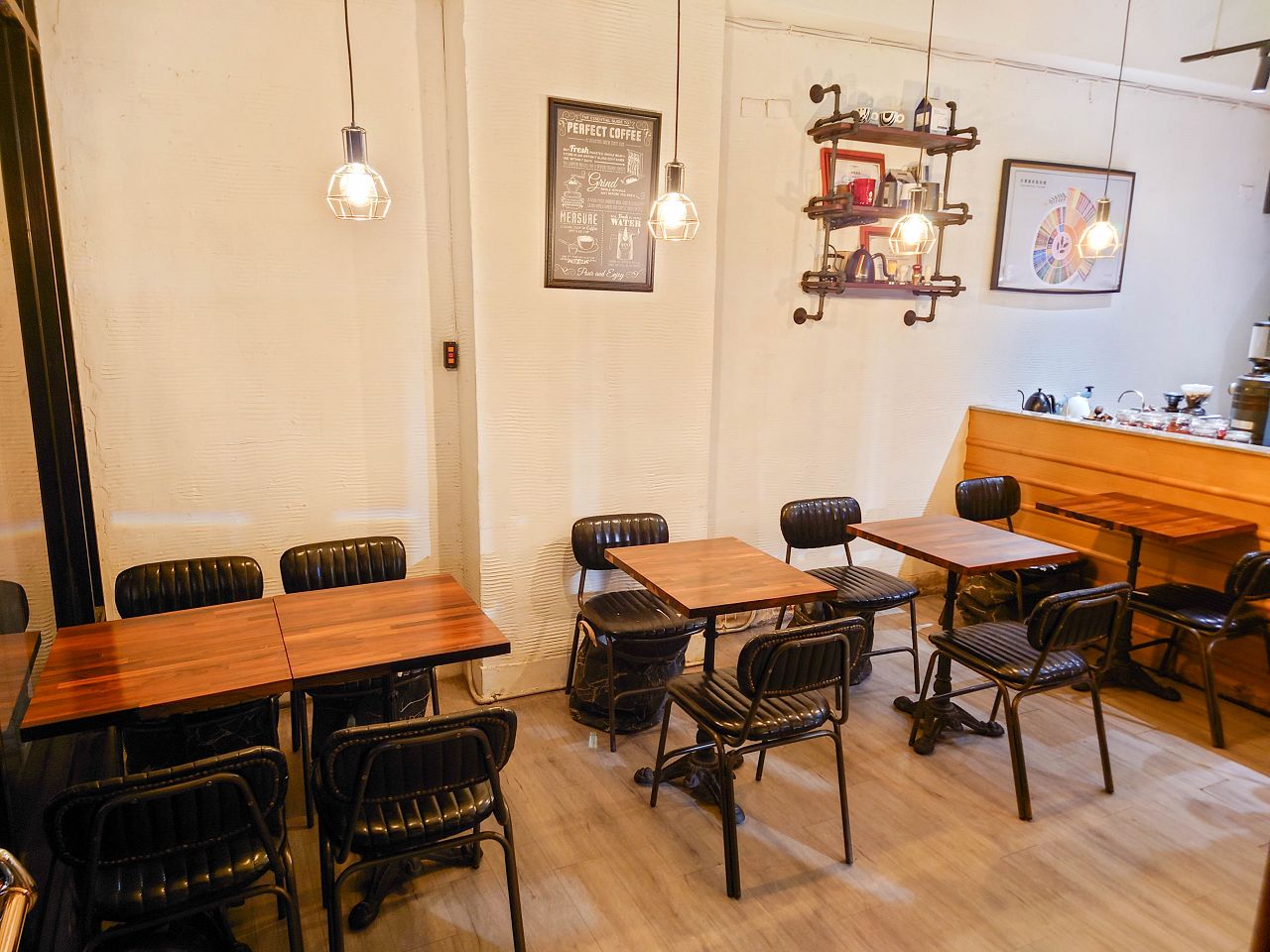 [食記][台北市] 1/2 CAFÉ — 松山區甜點咖啡廳，推薦提拉米蘇、流心巴斯克和手沖咖啡。