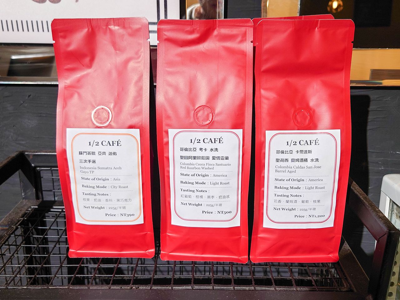 [食記][台北市] 1/2 CAFÉ — 松山區甜點咖啡廳，推薦提拉米蘇、流心巴斯克和手沖咖啡。