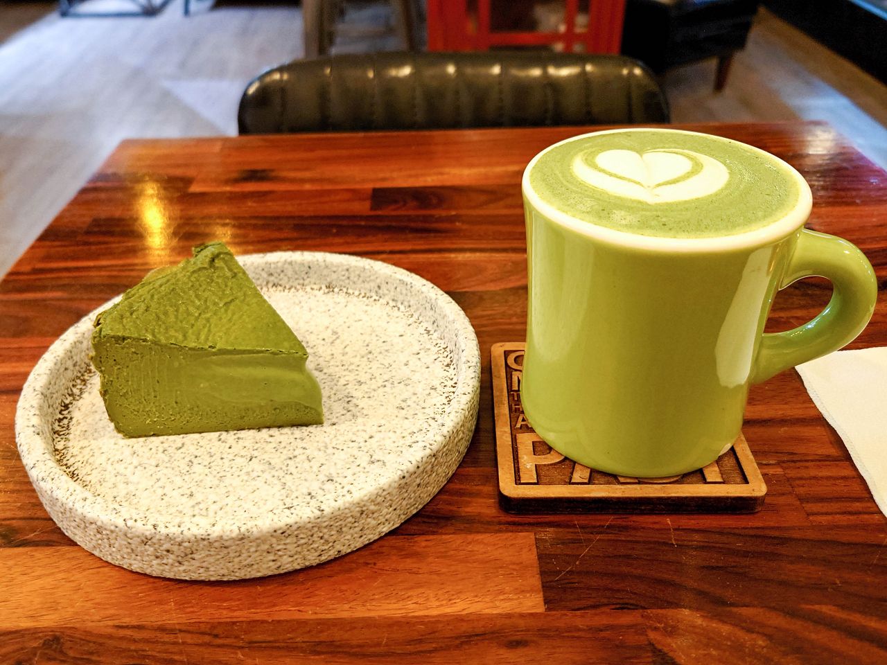 [食記][台北市] 1/2 CAFÉ — 松山區甜點咖啡廳，推薦提拉米蘇、流心巴斯克和手沖咖啡。