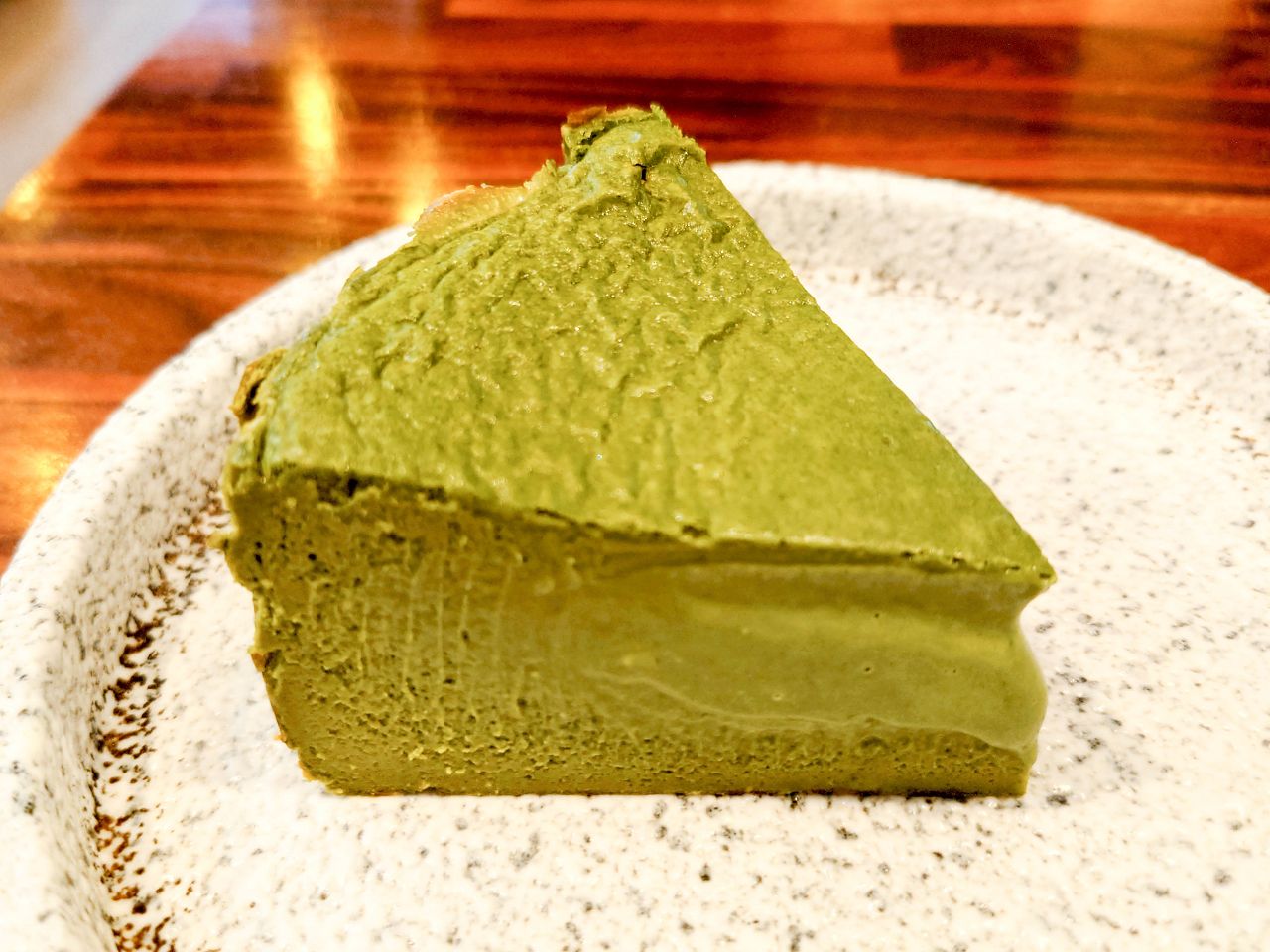 [食記][台北市] 1/2 CAFÉ — 松山區甜點咖啡廳，推薦提拉米蘇、流心巴斯克和手沖咖啡。