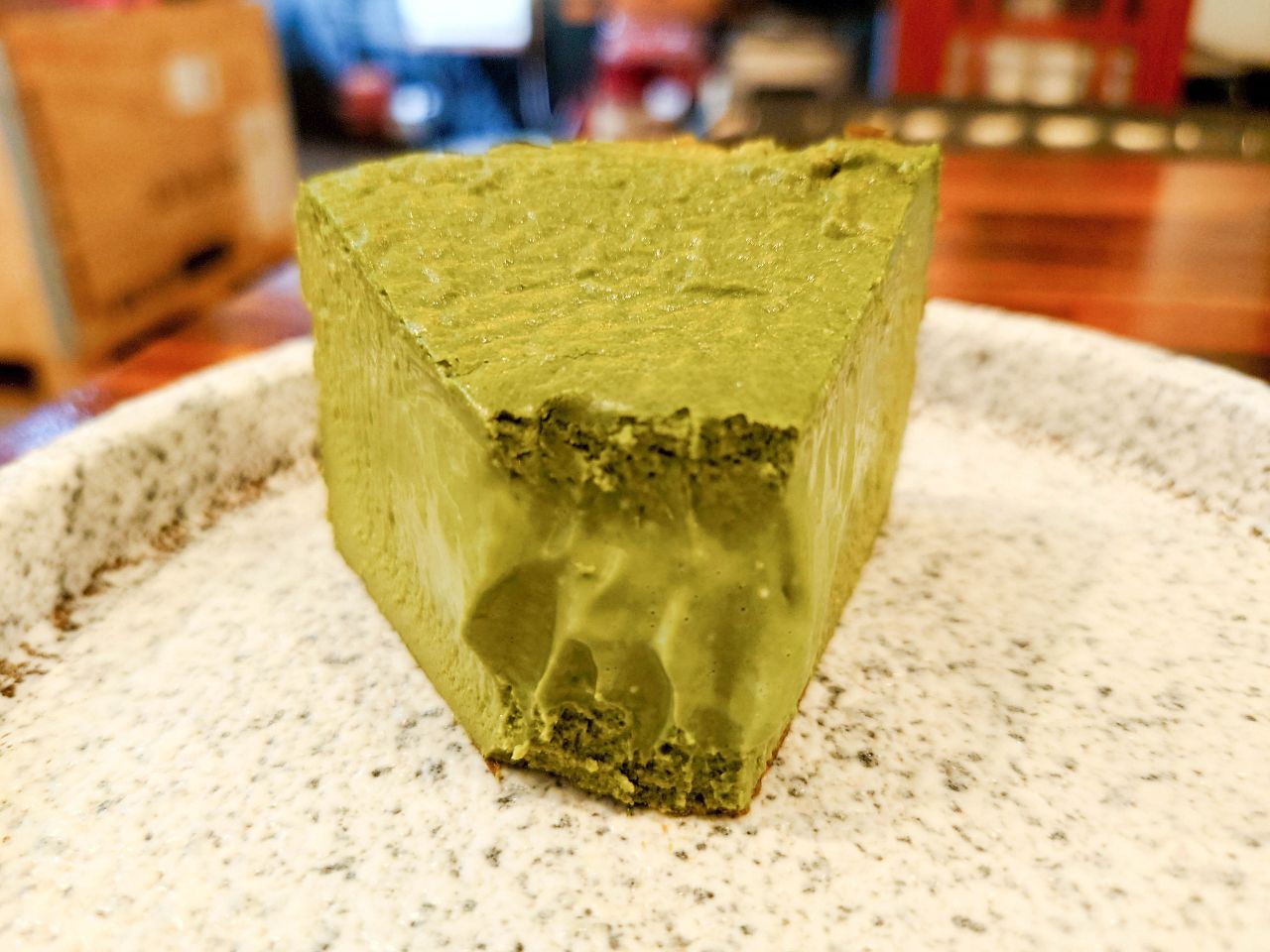 [食記][台北市] 1/2 CAFÉ — 松山區甜點咖啡廳，推薦提拉米蘇、流心巴斯克和手沖咖啡。
