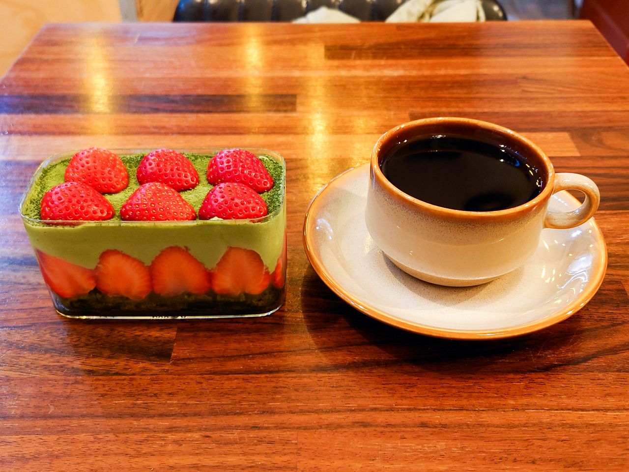 [食記][台北市] 1/2 CAFÉ — 松山區甜點咖啡廳，推薦提拉米蘇、流心巴斯克和手沖咖啡。