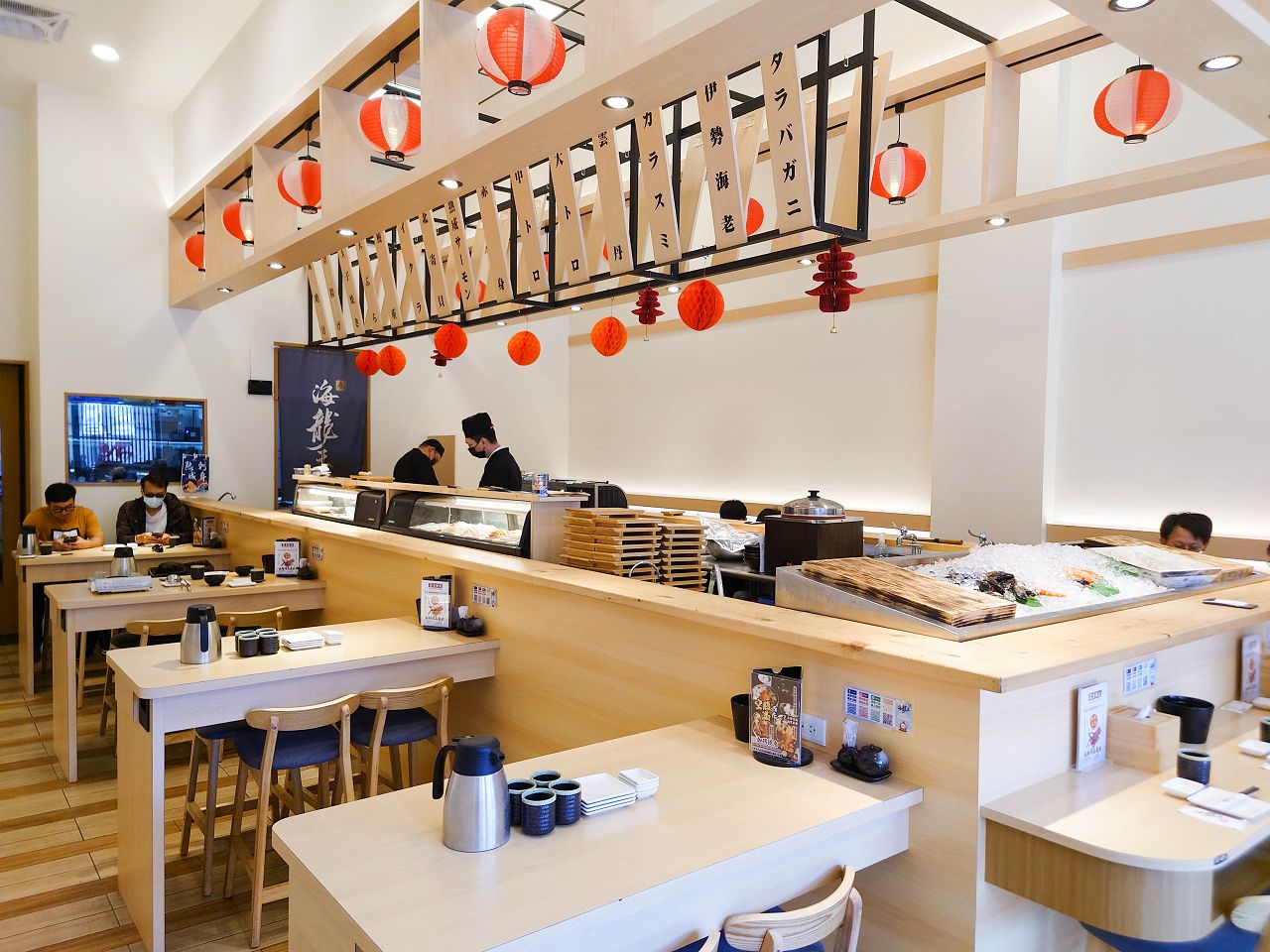 [食記][高雄市] 海龍王壽司 — 左營高鐵站附近日本料理和壽司專賣餐廳，選用漁港直送在地新鮮魚貨，遵循正宗日式料理手法。