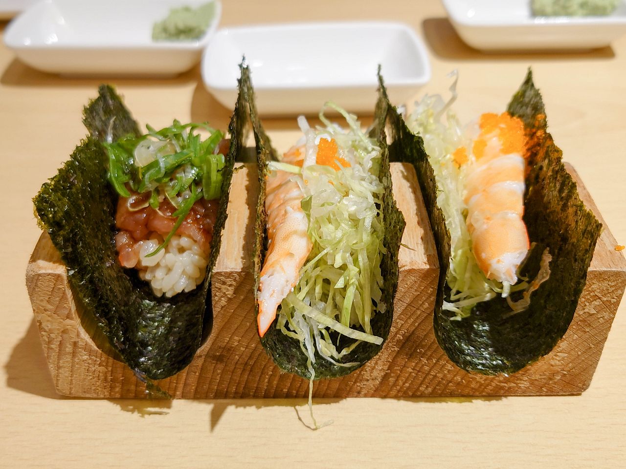 [食記][高雄市] 海龍王壽司 — 左營高鐵站附近日本料理和壽司專賣餐廳，選用漁港直送在地新鮮魚貨，遵循正宗日式料理手法。