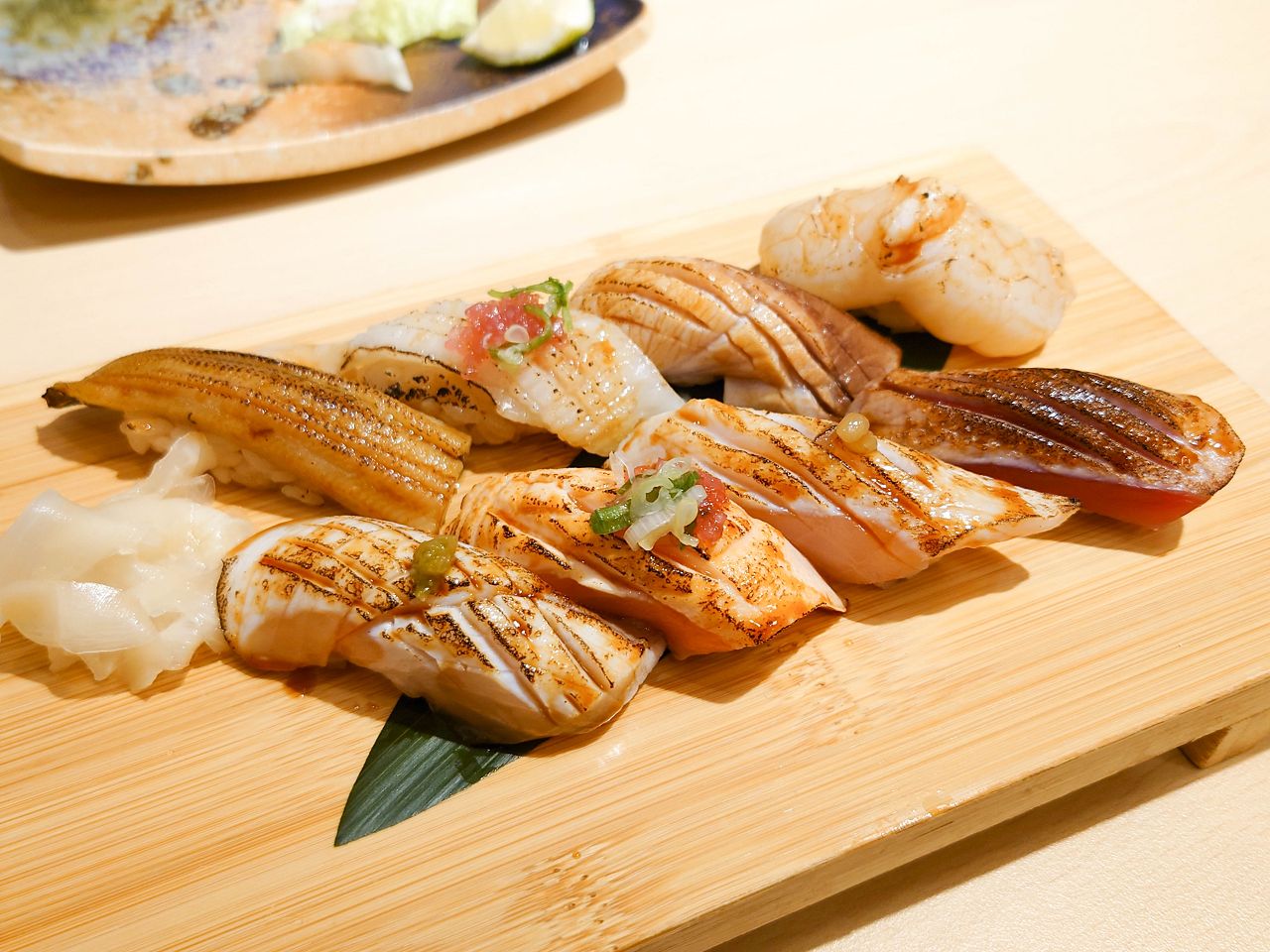 [食記][高雄市] 海龍王壽司 — 左營高鐵站附近日本料理和壽司專賣餐廳，選用漁港直送在地新鮮魚貨，遵循正宗日式料理手法。