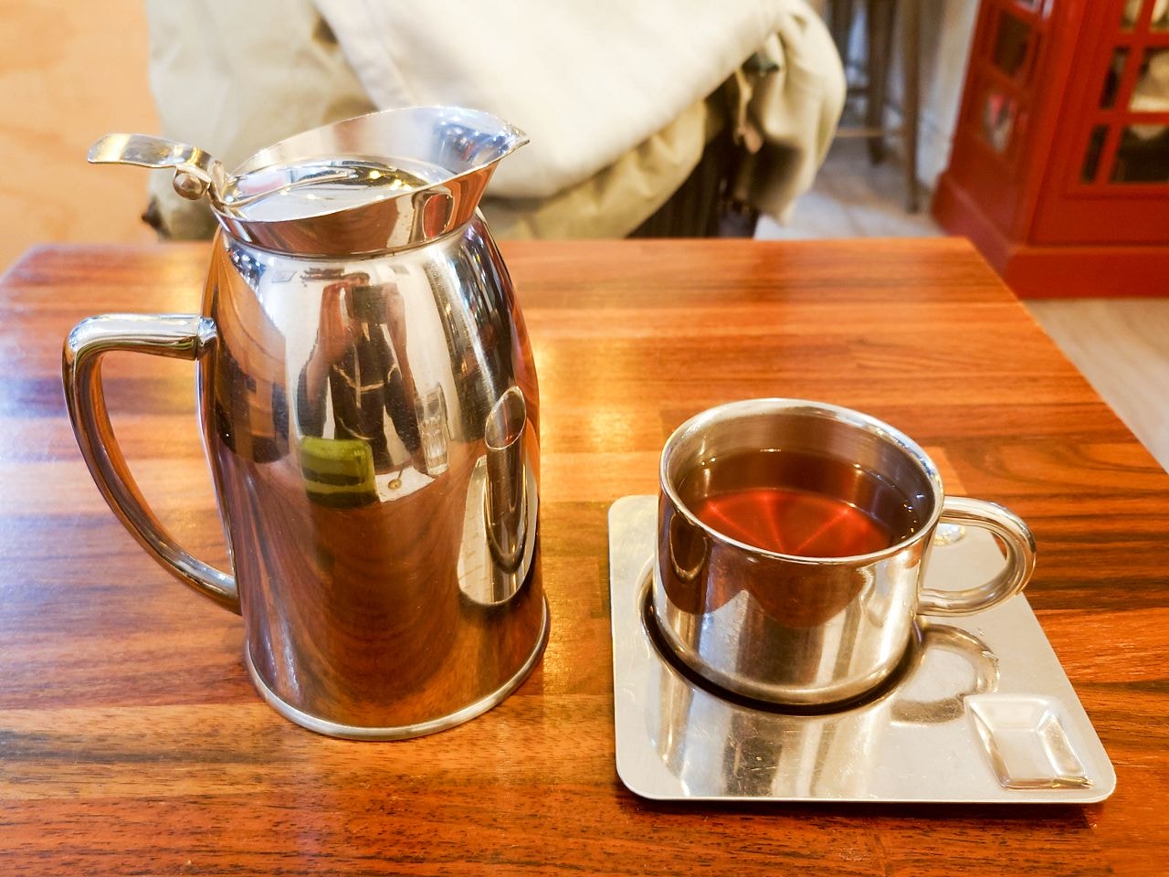 [食記][台北市] 1/2 CAFÉ — 松山區甜點咖啡廳，推薦提拉米蘇、流心巴斯克和手沖咖啡。