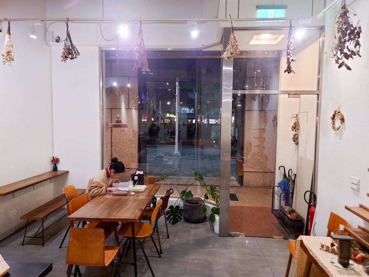 [食記][台北市] La Grotta — 西門町附近高質感甜點店推薦