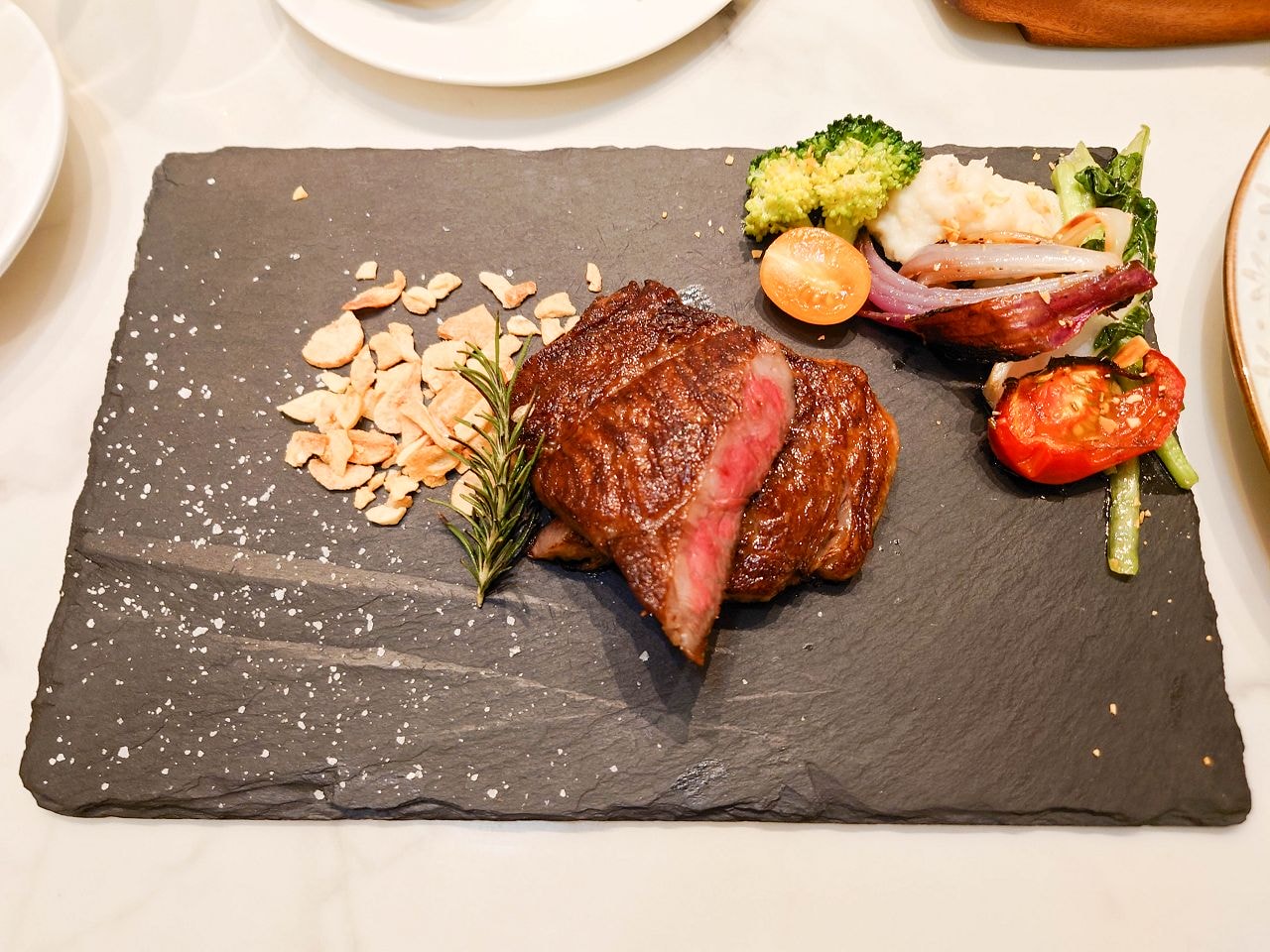 [食記][台北市] Le Sage Bistro 茱莉金牛排餐酒館 — 師大附近頂級牛排館，主打美國Prime級鮮切牛排。