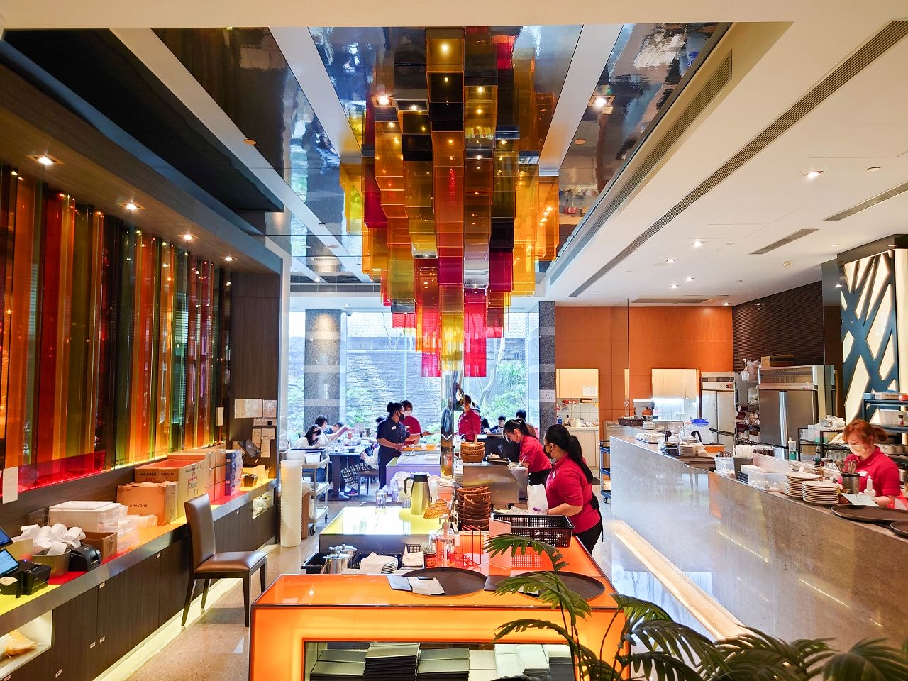 [食記][台北市] Swensen’s 双聖美式餐廳 大安店 — 超豪華9球冰淇淋組合的環遊世界聖代適合多人合享