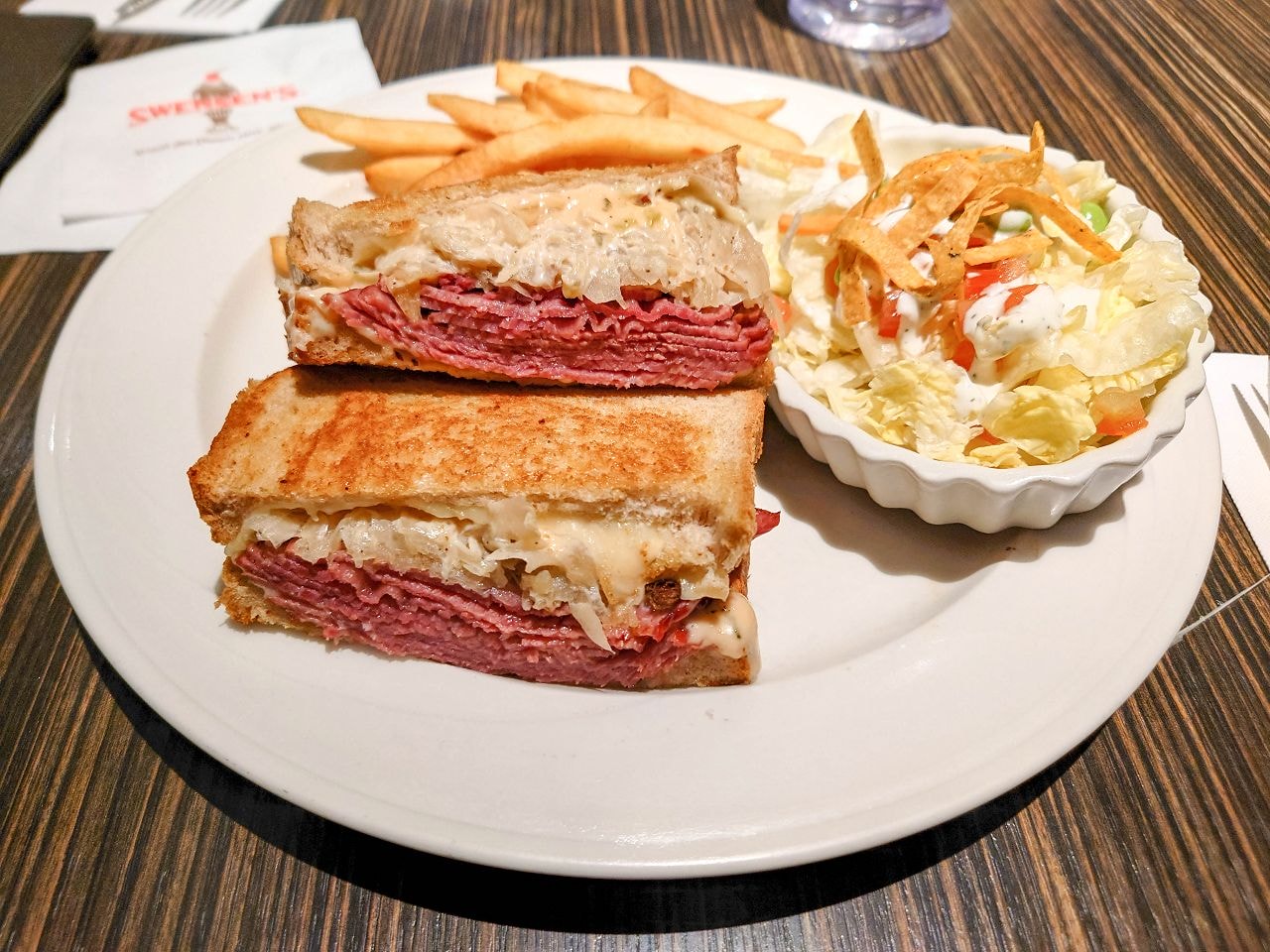 [食記][台北市] Swensen’s 双聖美式餐廳 大安店 — 超豪華9球冰淇淋組合的環遊世界聖代適合多人合享