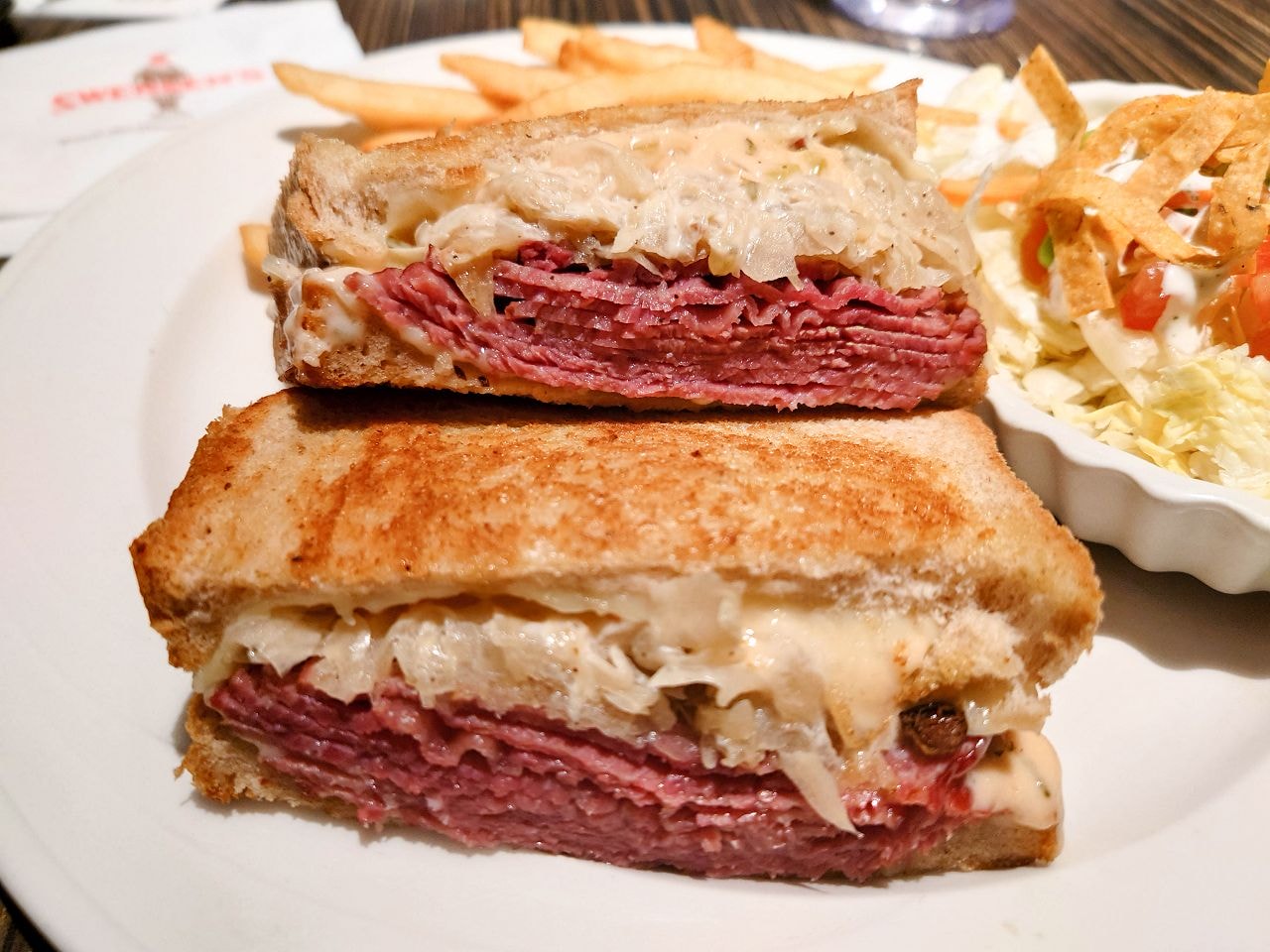 [食記][台北市] Swensen’s 双聖美式餐廳 大安店 — 超豪華9球冰淇淋組合的環遊世界聖代適合多人合享