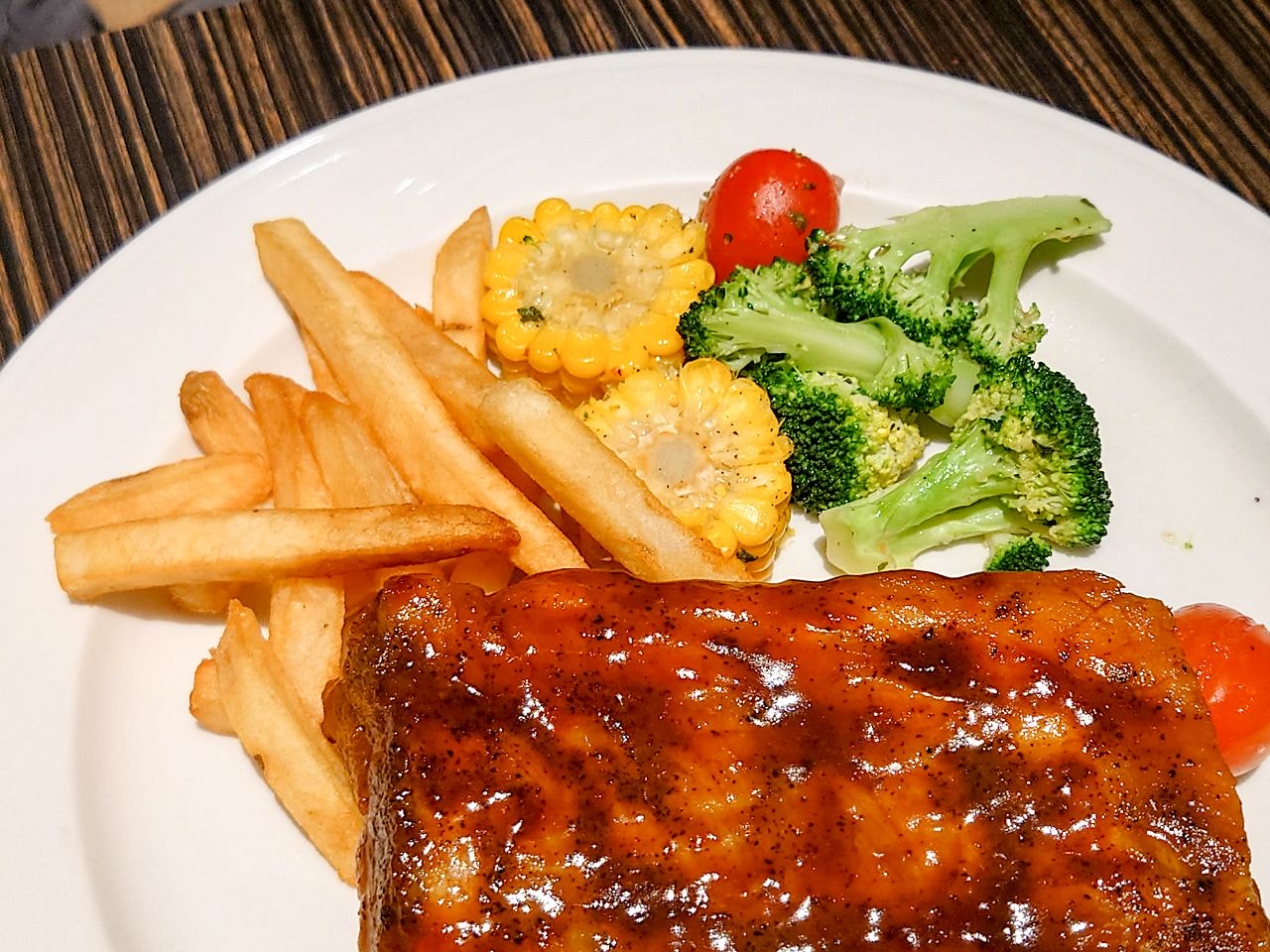 [食記][台北市] Swensen’s 双聖美式餐廳 大安店 — 超豪華9球冰淇淋組合的環遊世界聖代適合多人合享