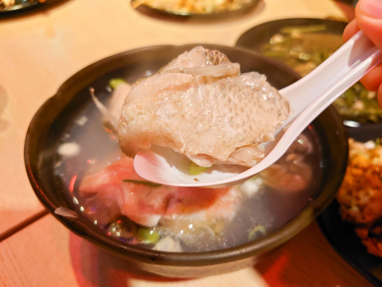 [食記][新北市][烏來區] 烤就對了 燒烤酒吧 — 烏來桶仔雞、燒烤、熱炒小館