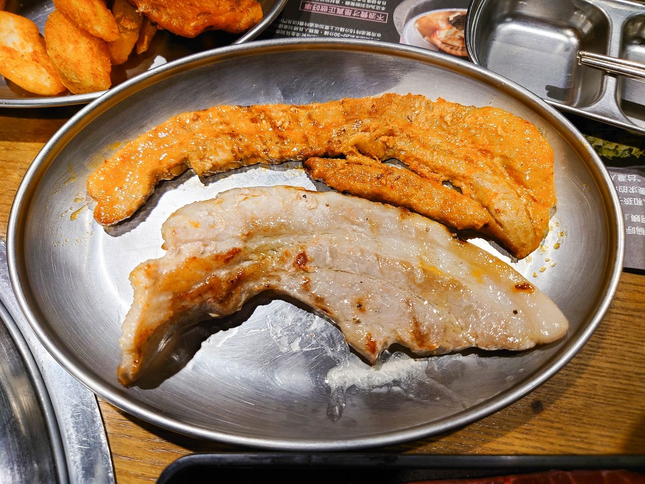 [食記][台北市] 阿豬媽아줌마韓式烤肉吃到飽 西門店 — 多道韓式烤肉、韓式經典美食和小菜吃到飽