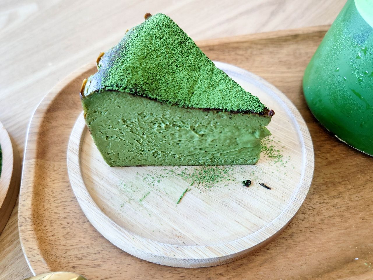 [食記][台中市] 星時茗 — 選用福岡八女星野抹茶製作的抹茶甜點和飲品，造型美美的繡球花霜淇淋。