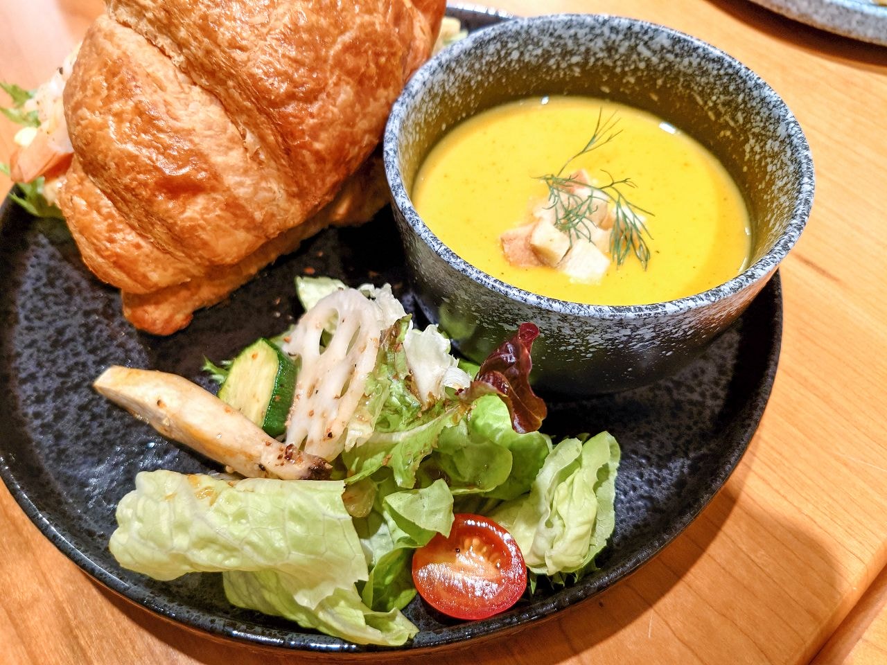 [食記][新北市][中和區] Aki Deli — 中和新開和洋早午餐餐廳，抹茶名店「Aki Matcha Bar」的姊妹店，份量充足又實在的三明治和可頌。