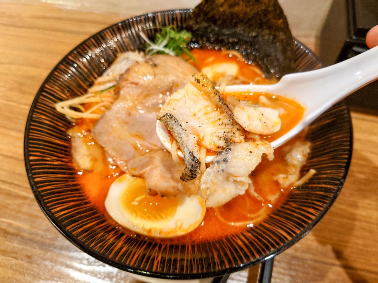 [食記][台北市] 麵屋有漁 — 西門町主打石斑魚白湯和蝦湯湯底的拉麵店